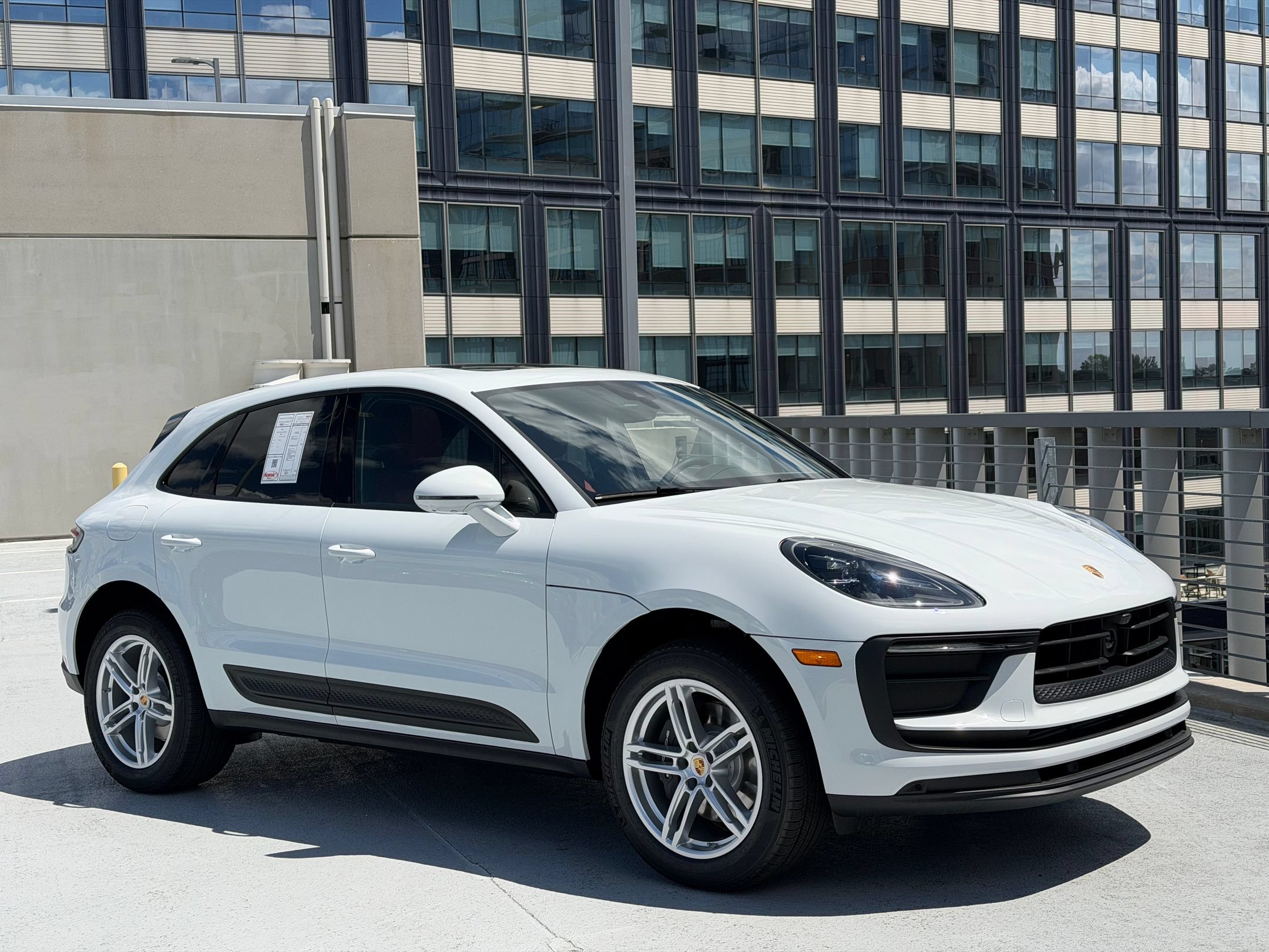 2026 Porsche Macan T - Photo 9