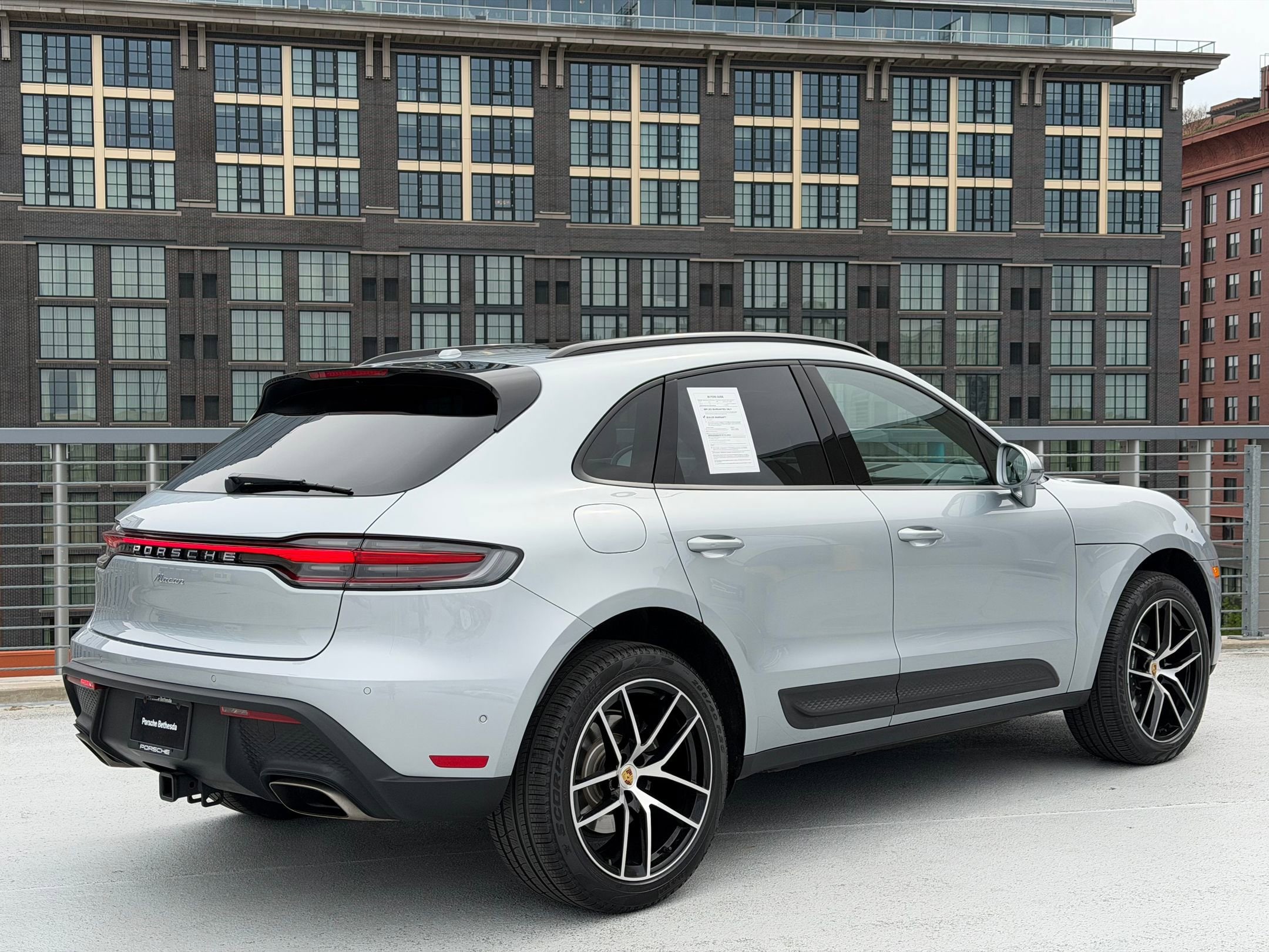 2026 Porsche Macan - Photo 7