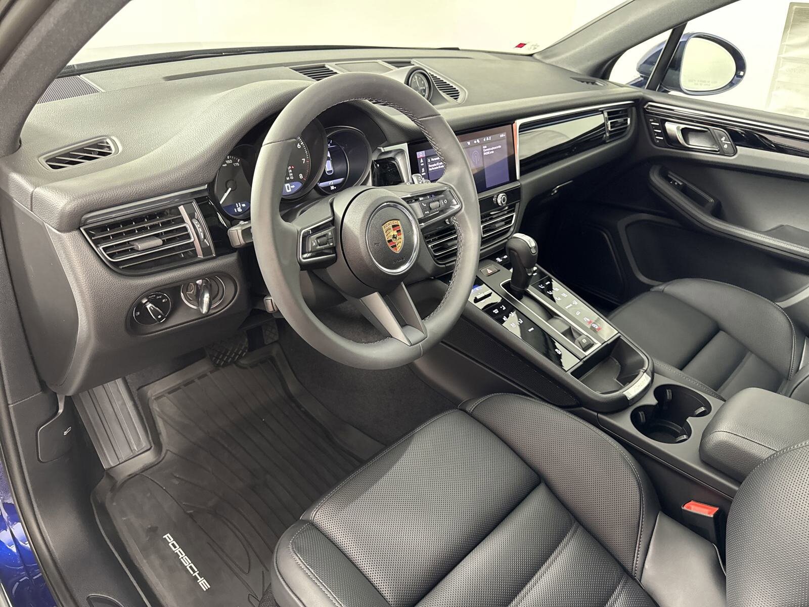 2025 Porsche Macan S photo 4