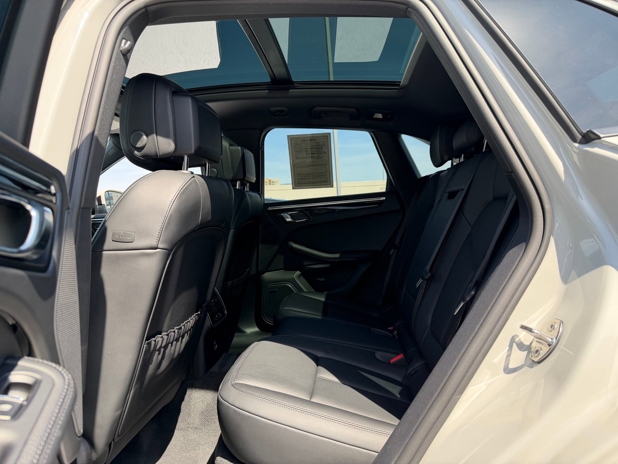 2026 Porsche Macan - Photo 22