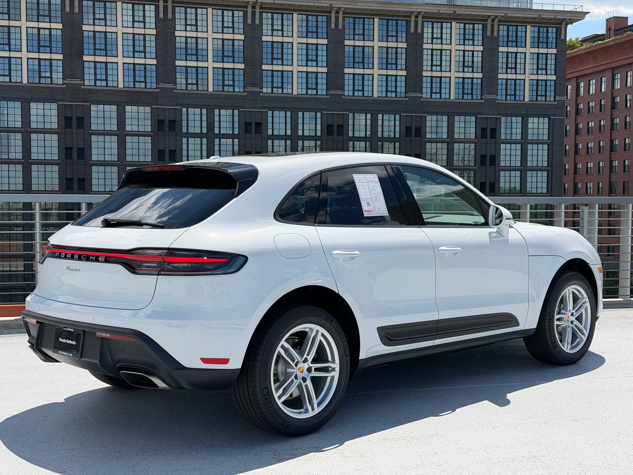 2026 Porsche Macan T - Photo 7
