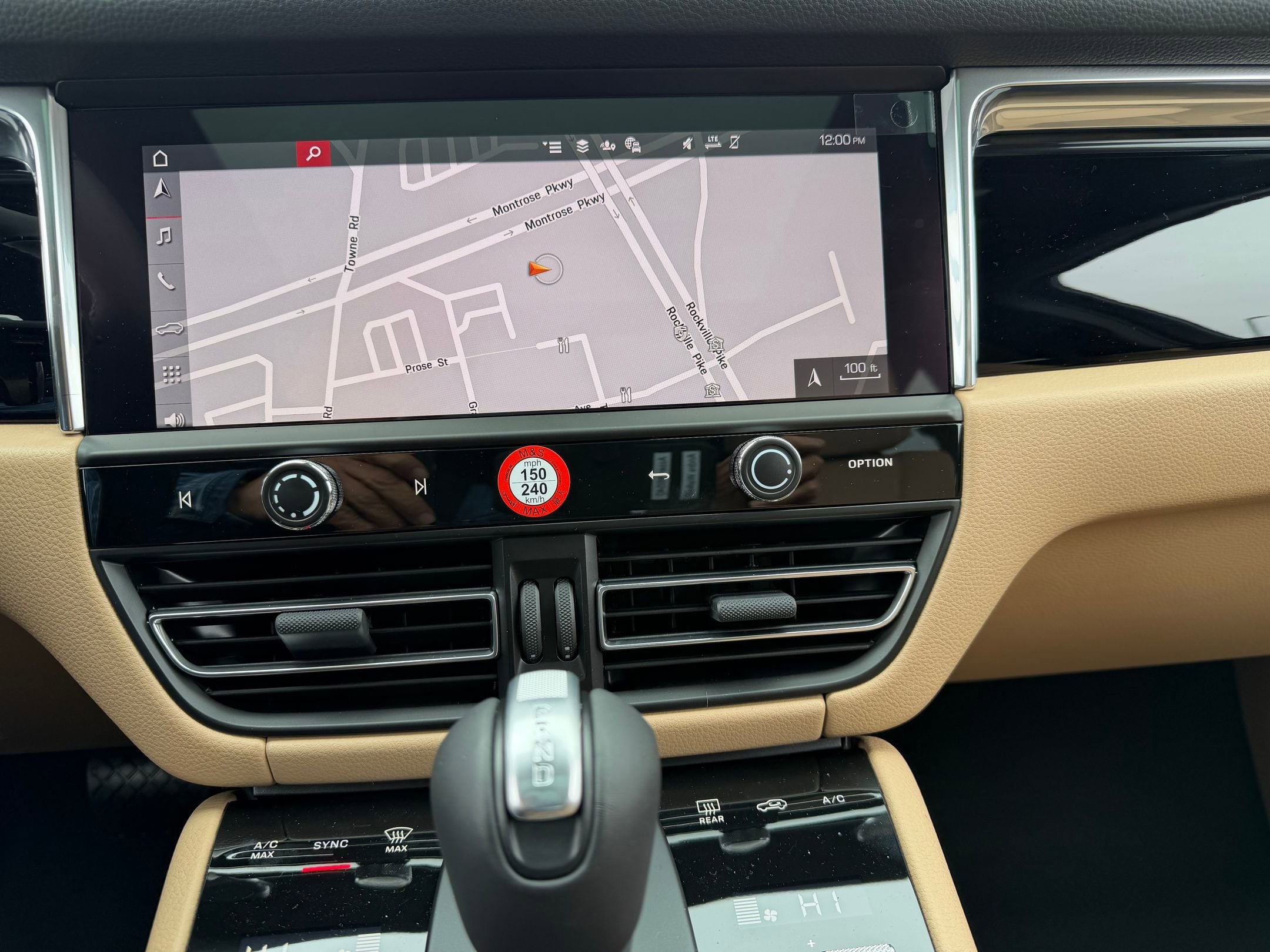 2026 Porsche Macan T - Photo 29