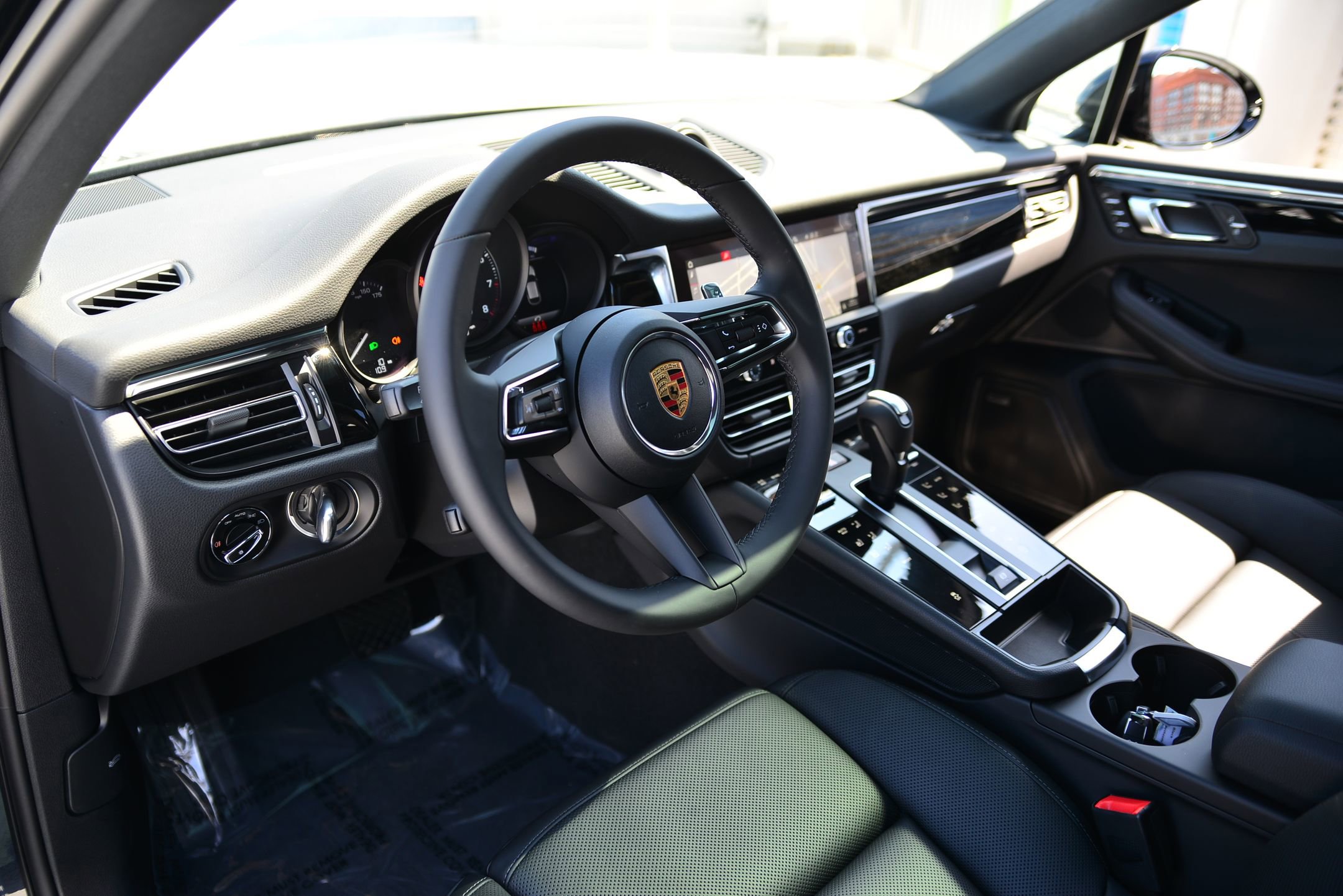 2026 Porsche Macan T photo 4