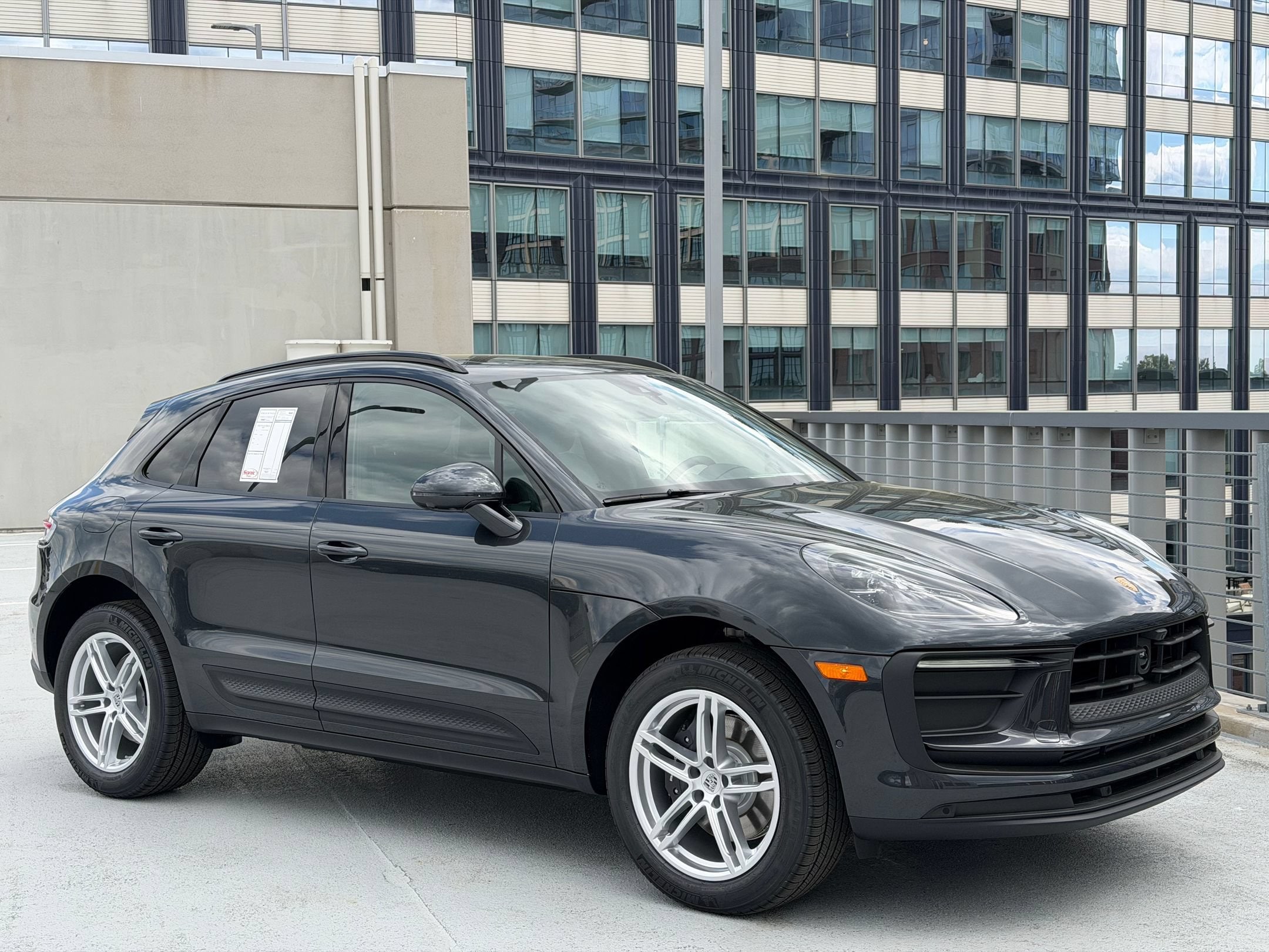 2026 Porsche Macan T - Photo 9