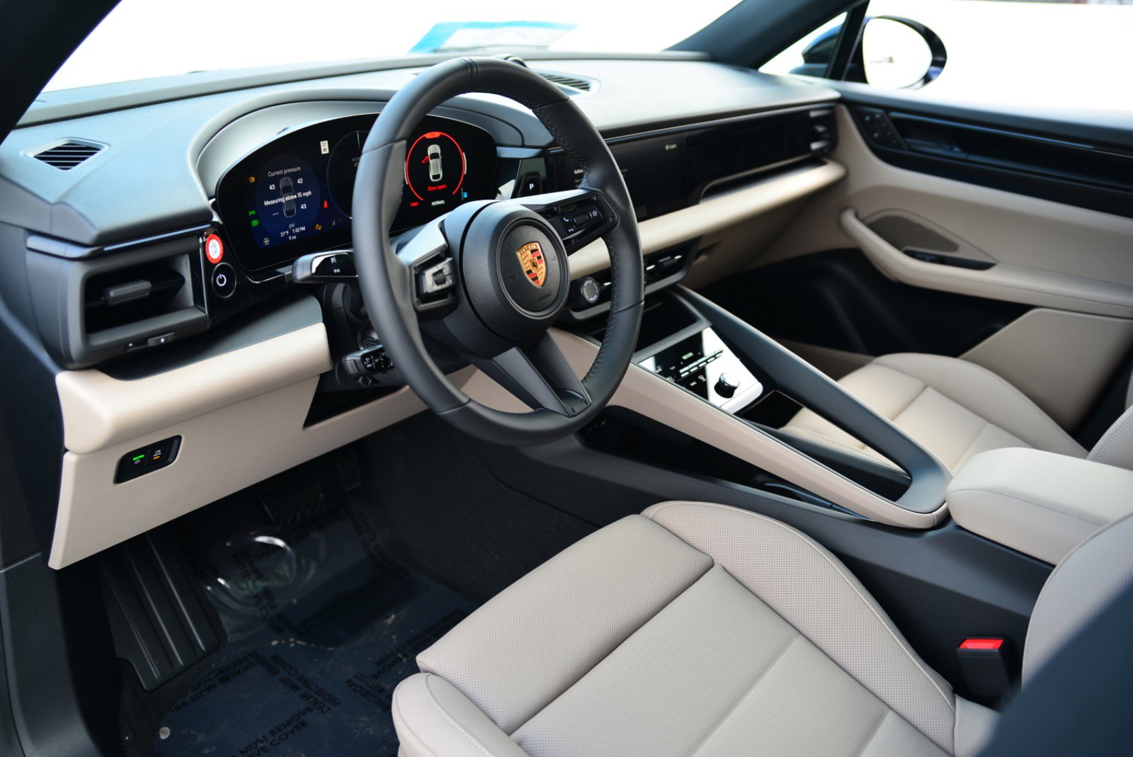 2025 Porsche Macan Electric photo 4