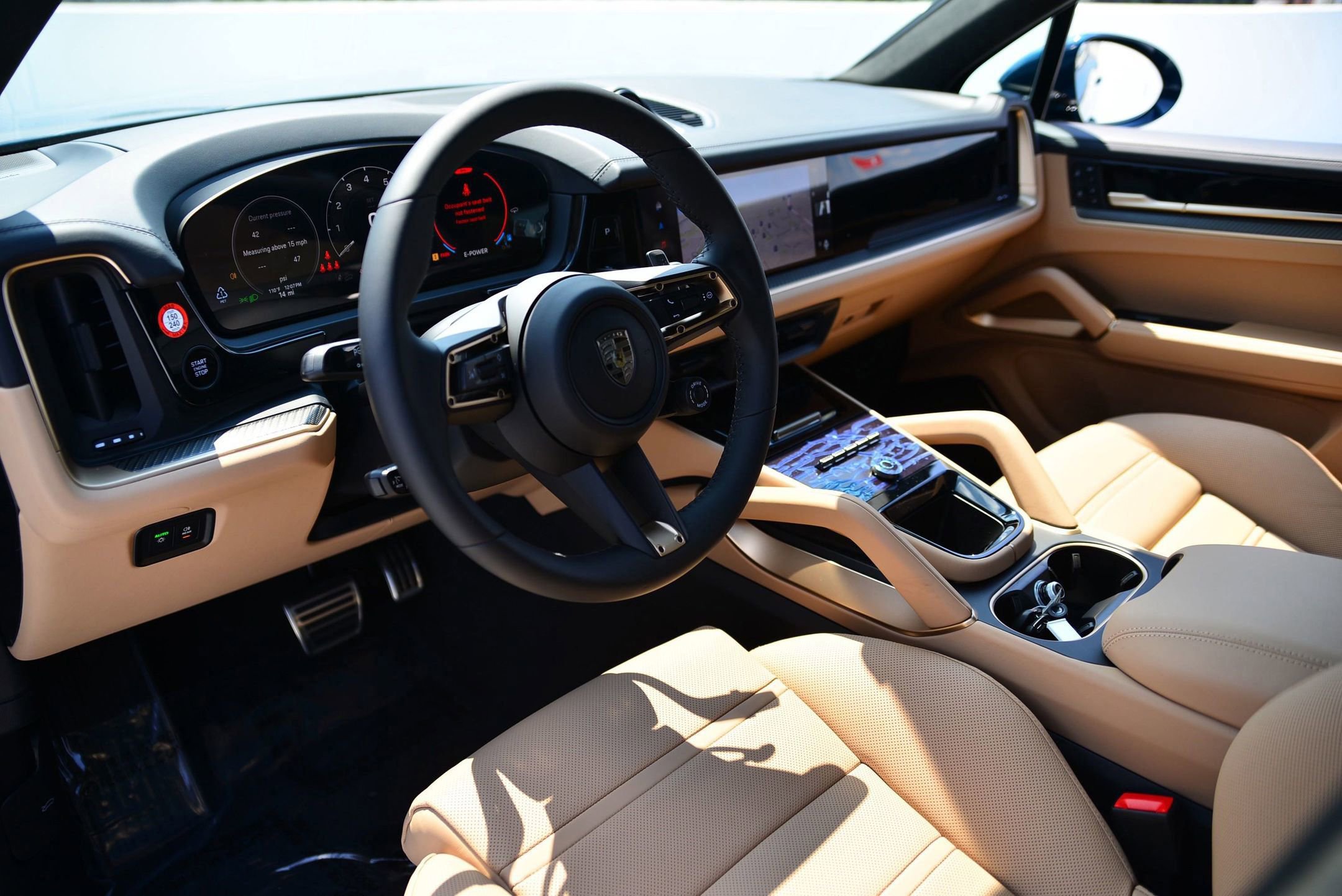 2025 Porsche Cayenne E-Hybrid Turbo photo 3