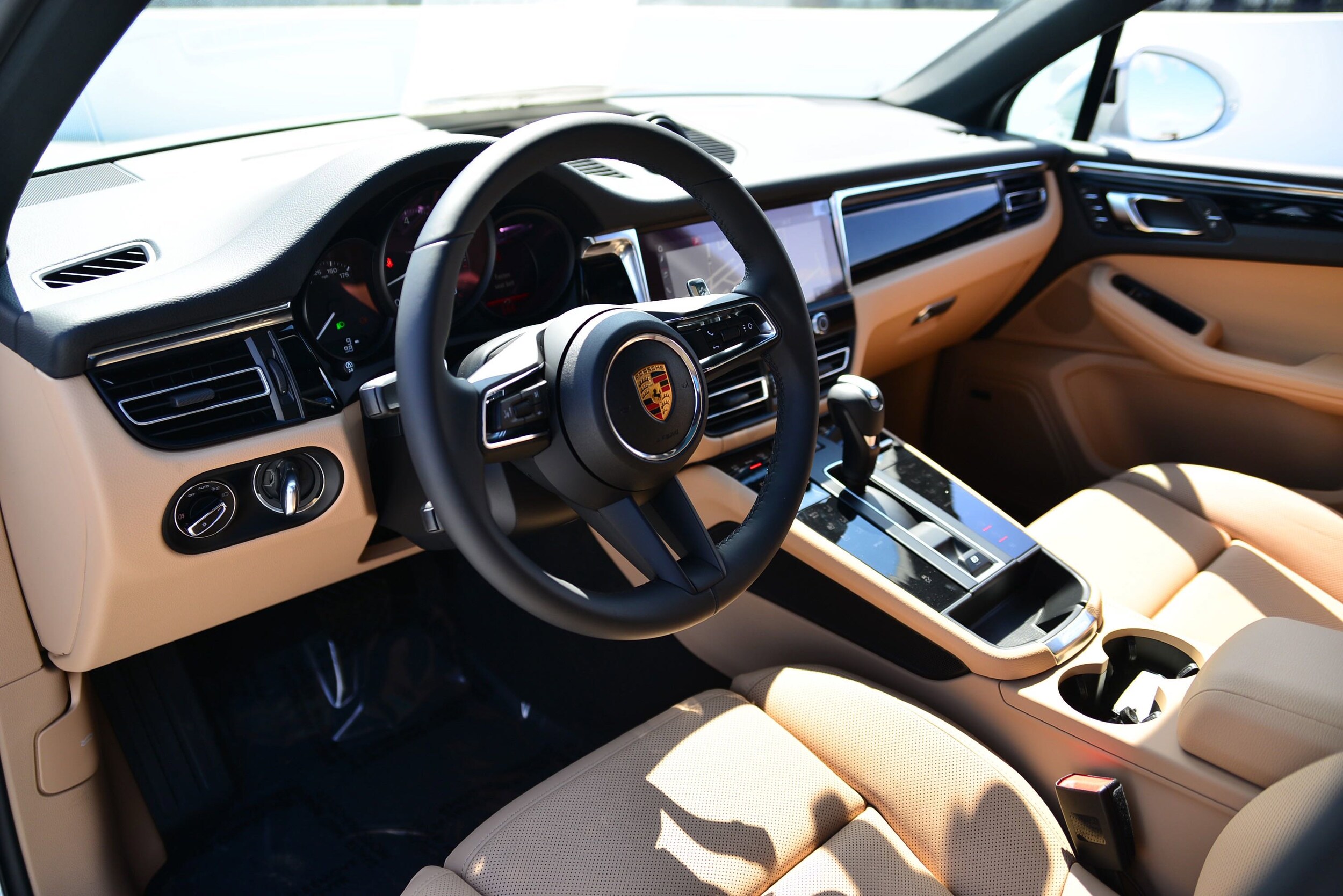 2025 Porsche Macan S photo 4