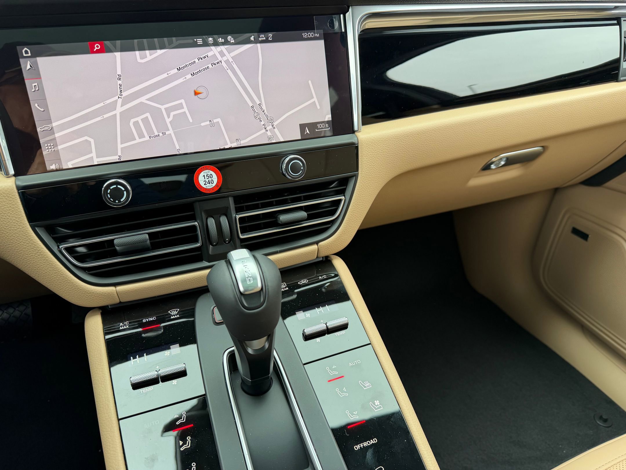 2026 Porsche Macan T - Photo 27