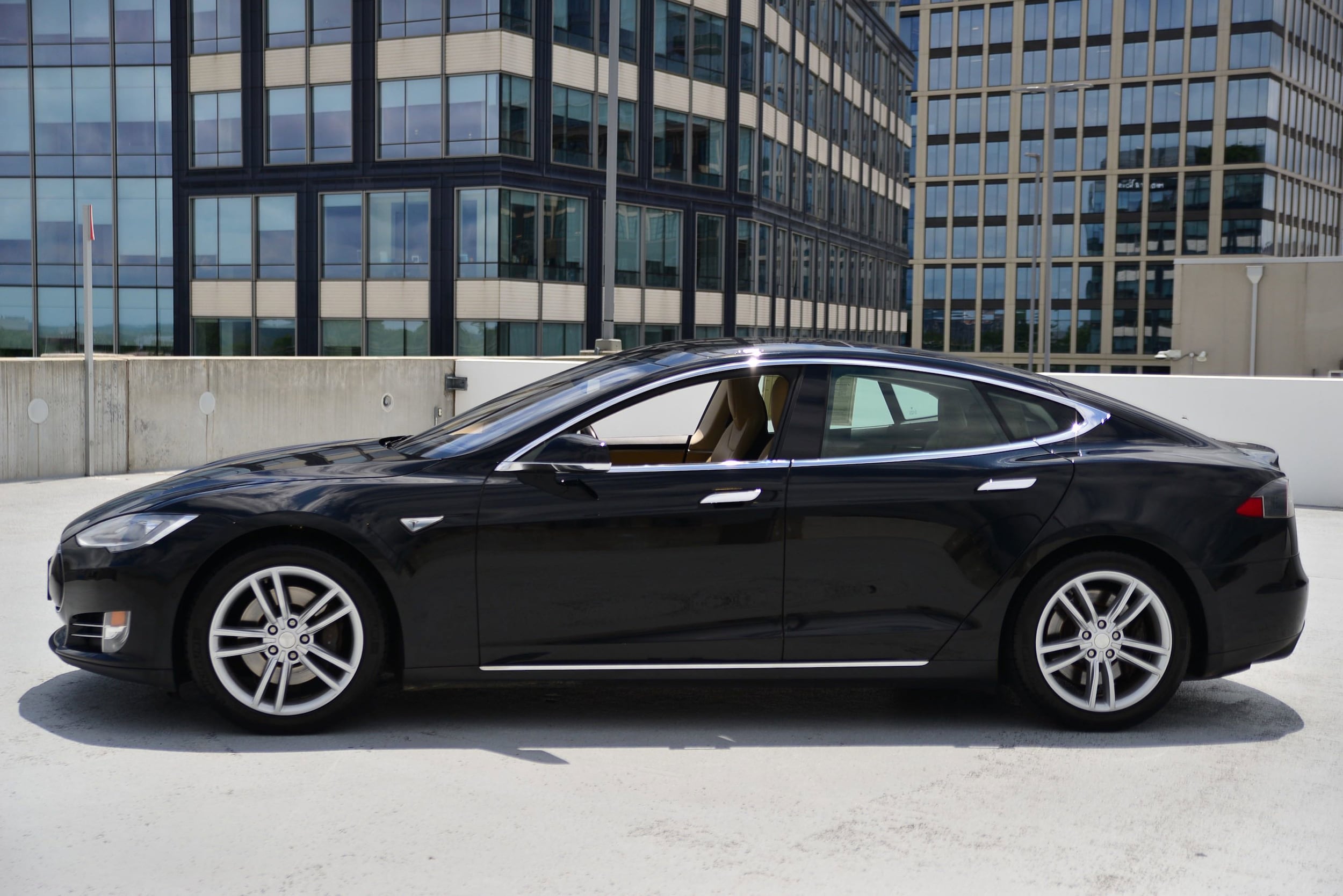 Used 2015 Tesla Model S 85D with VIN 5YJSA1H26FFP74572 for sale in North Bethesda, MD