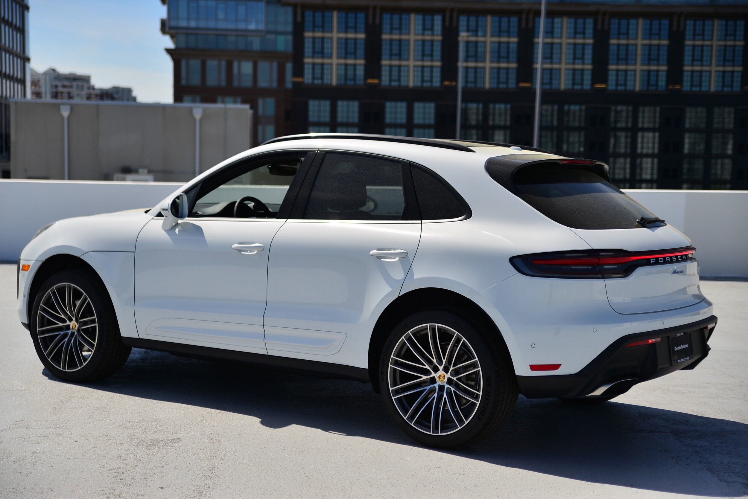 2025 Porsche Macan S photo 3