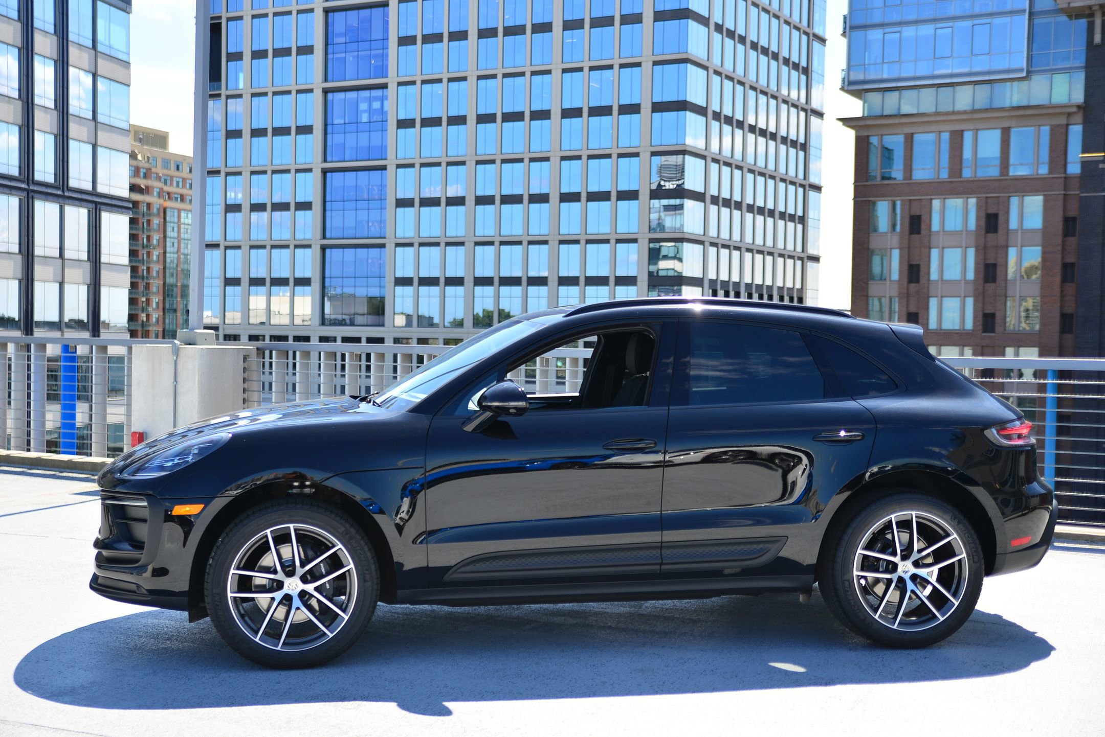 2026 Porsche Macan T photo 2
