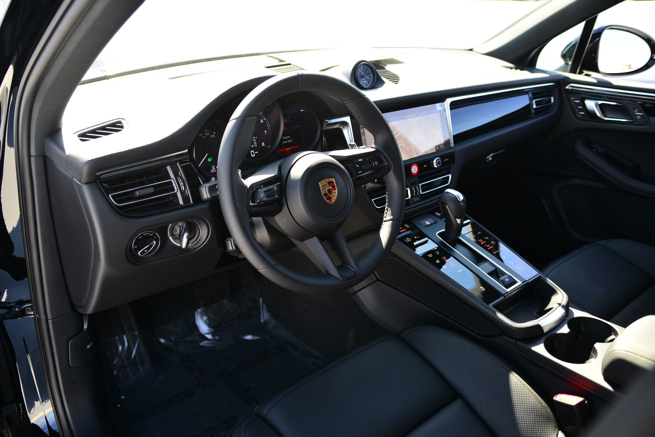 2026 Porsche Macan T photo 4