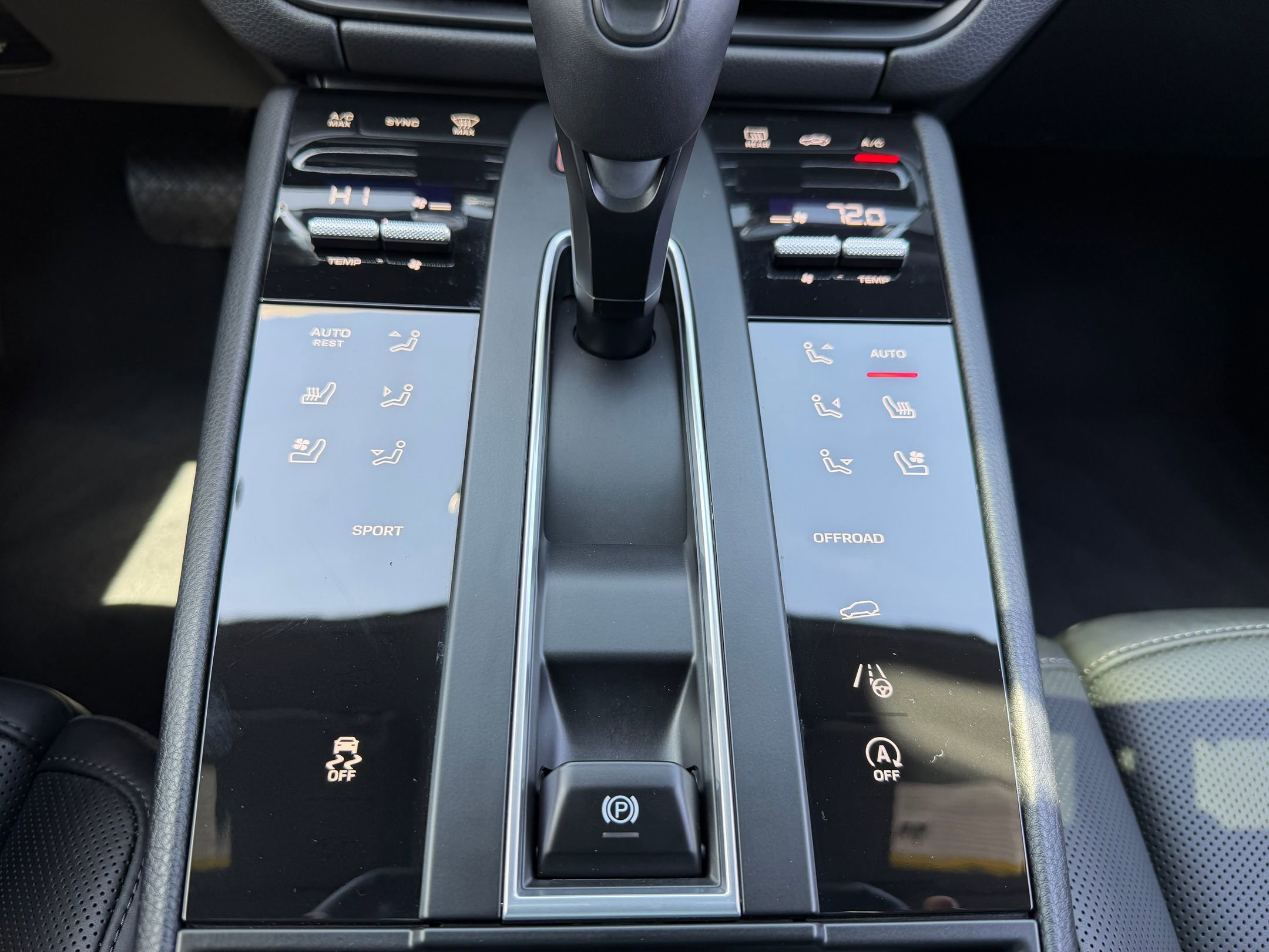 2026 Porsche Macan - Photo 29