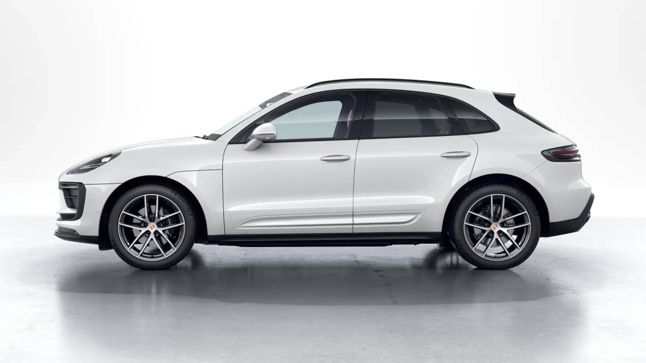 2026 Porsche Macan T photo 2
