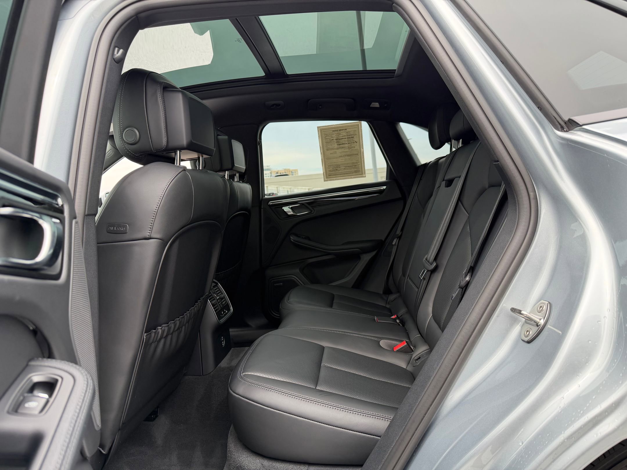 2026 Porsche Macan - Photo 22