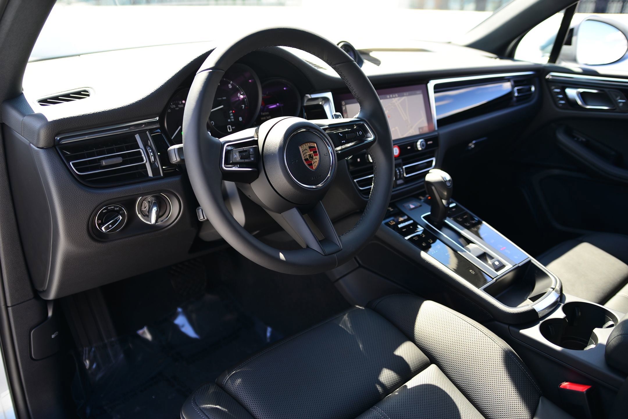 2026 Porsche Macan T photo 3