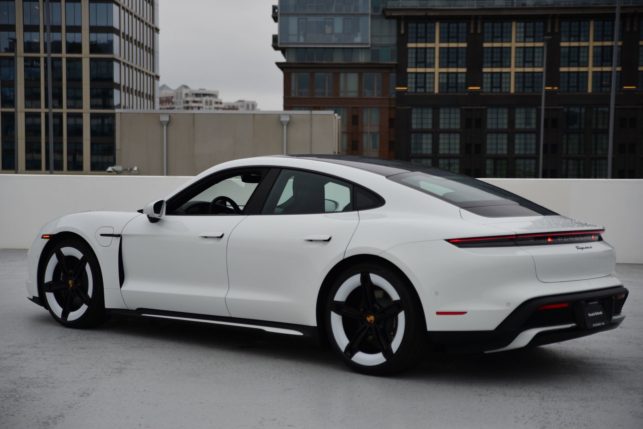 2025 Porsche Taycan photo 3