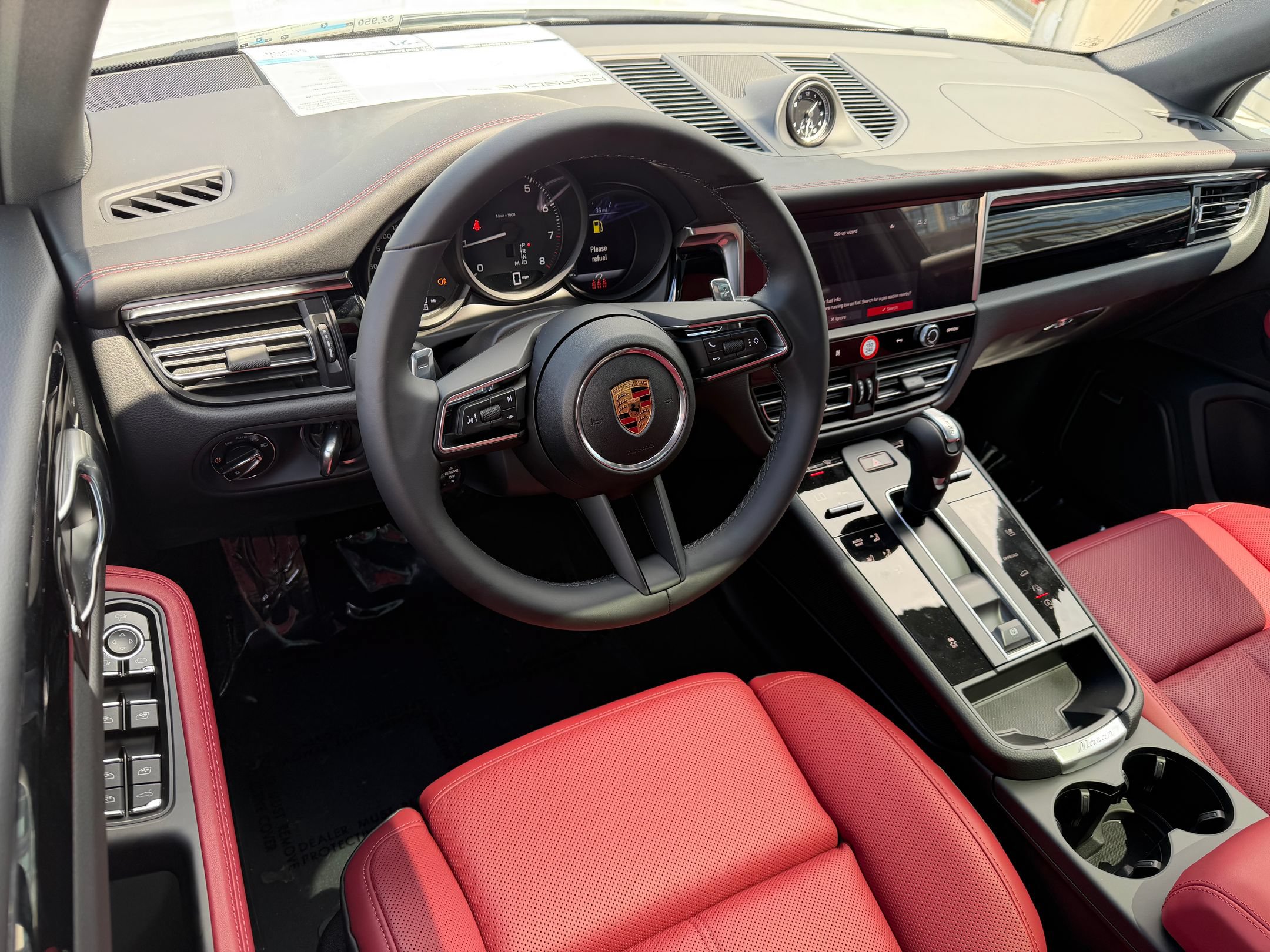 2026 Porsche Macan T - Photo 4