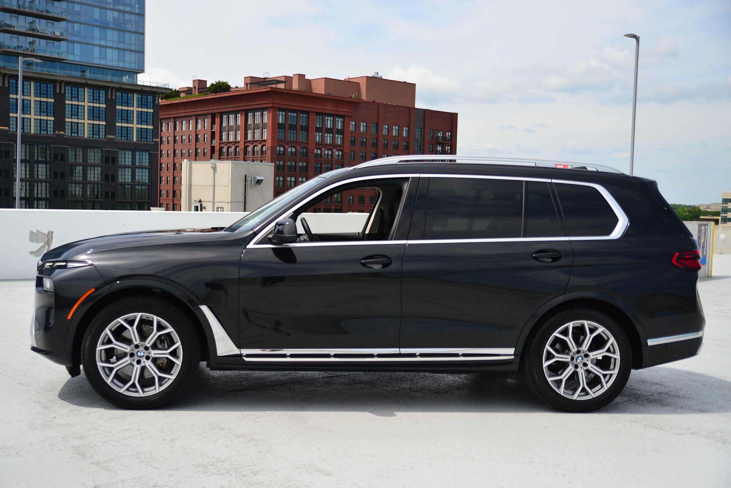 Used 2025 BMW X7 40i with VIN 5UX23EM00S9X95314 for sale in North Bethesda, MD