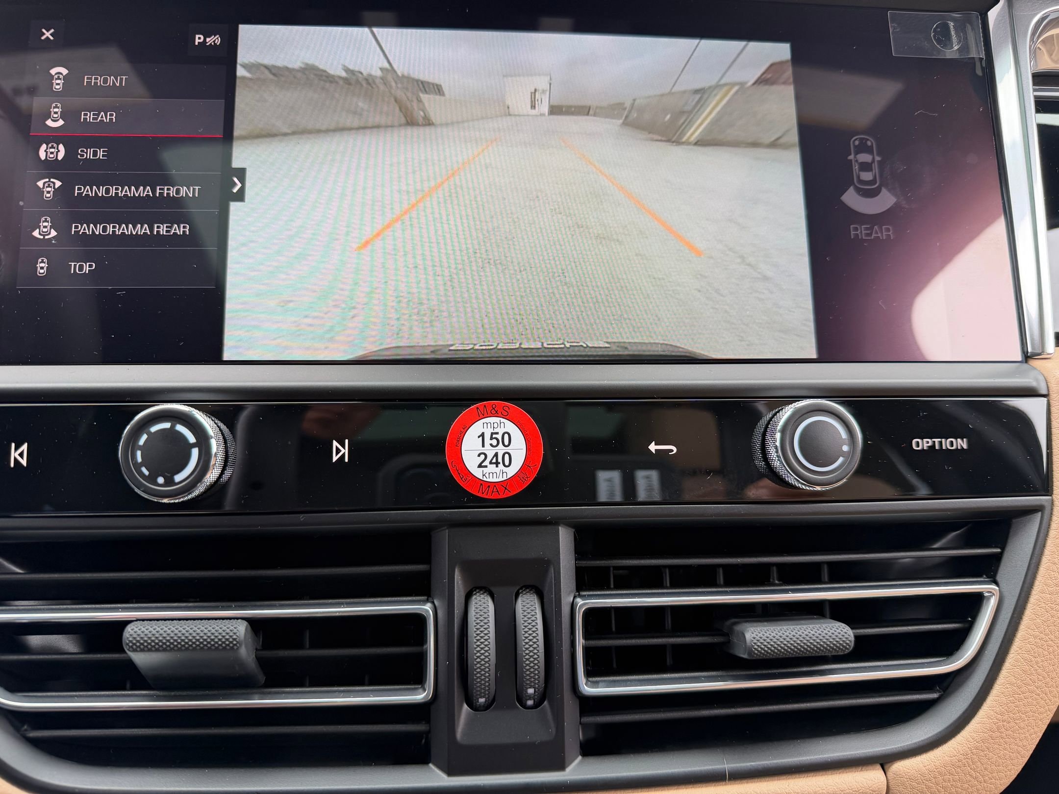 2026 Porsche Macan T - Photo 30