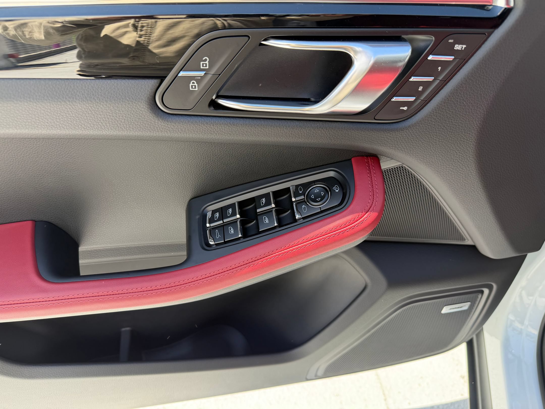 2026 Porsche Macan T - Photo 26
