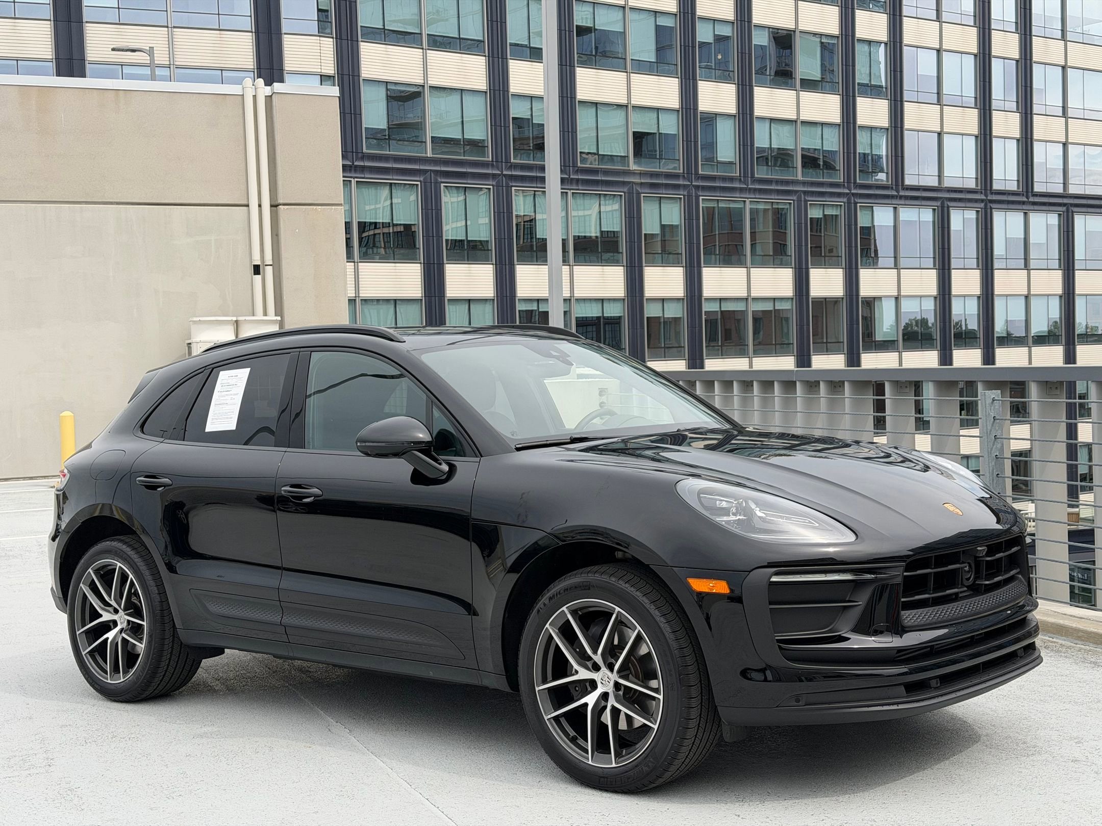 2026 Porsche Macan T - Photo 9