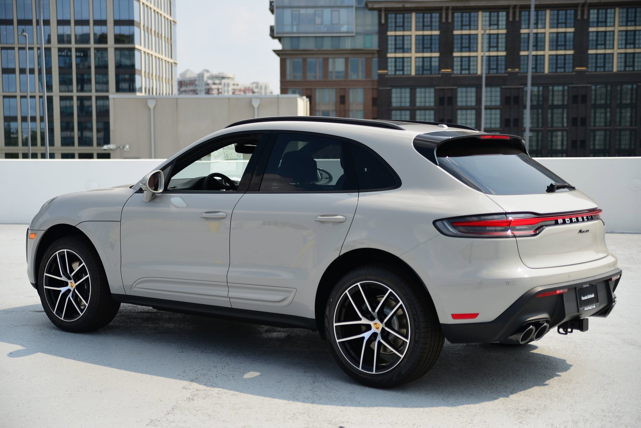 2025 Porsche Macan T photo 3