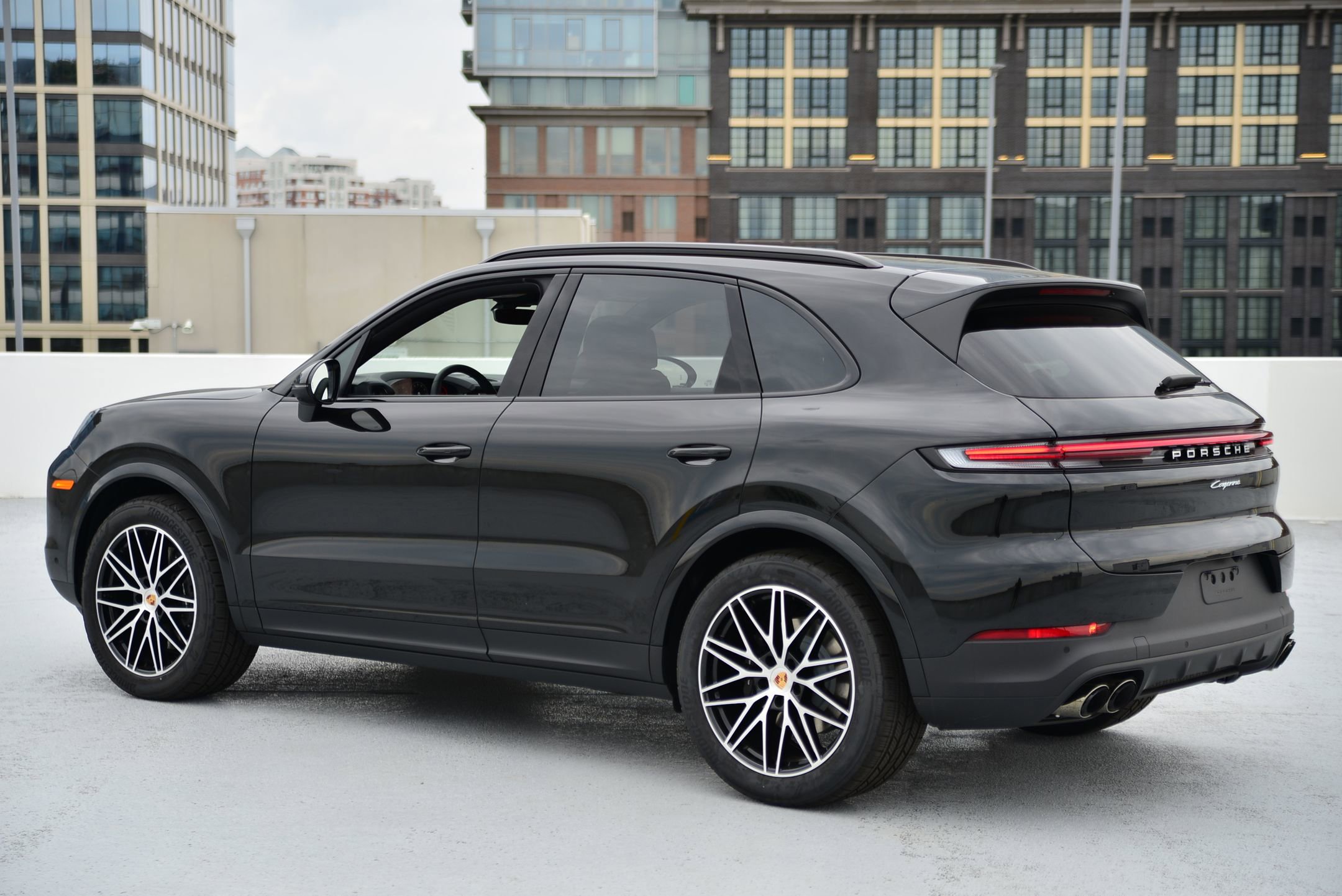 2025 Porsche Cayenne photo 3