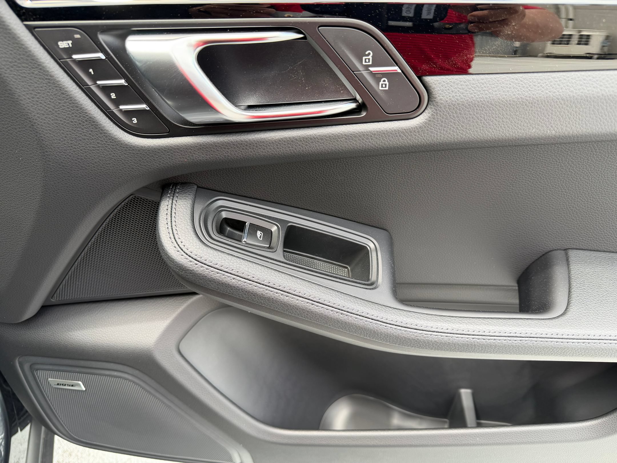 2026 Porsche Macan T - Photo 18