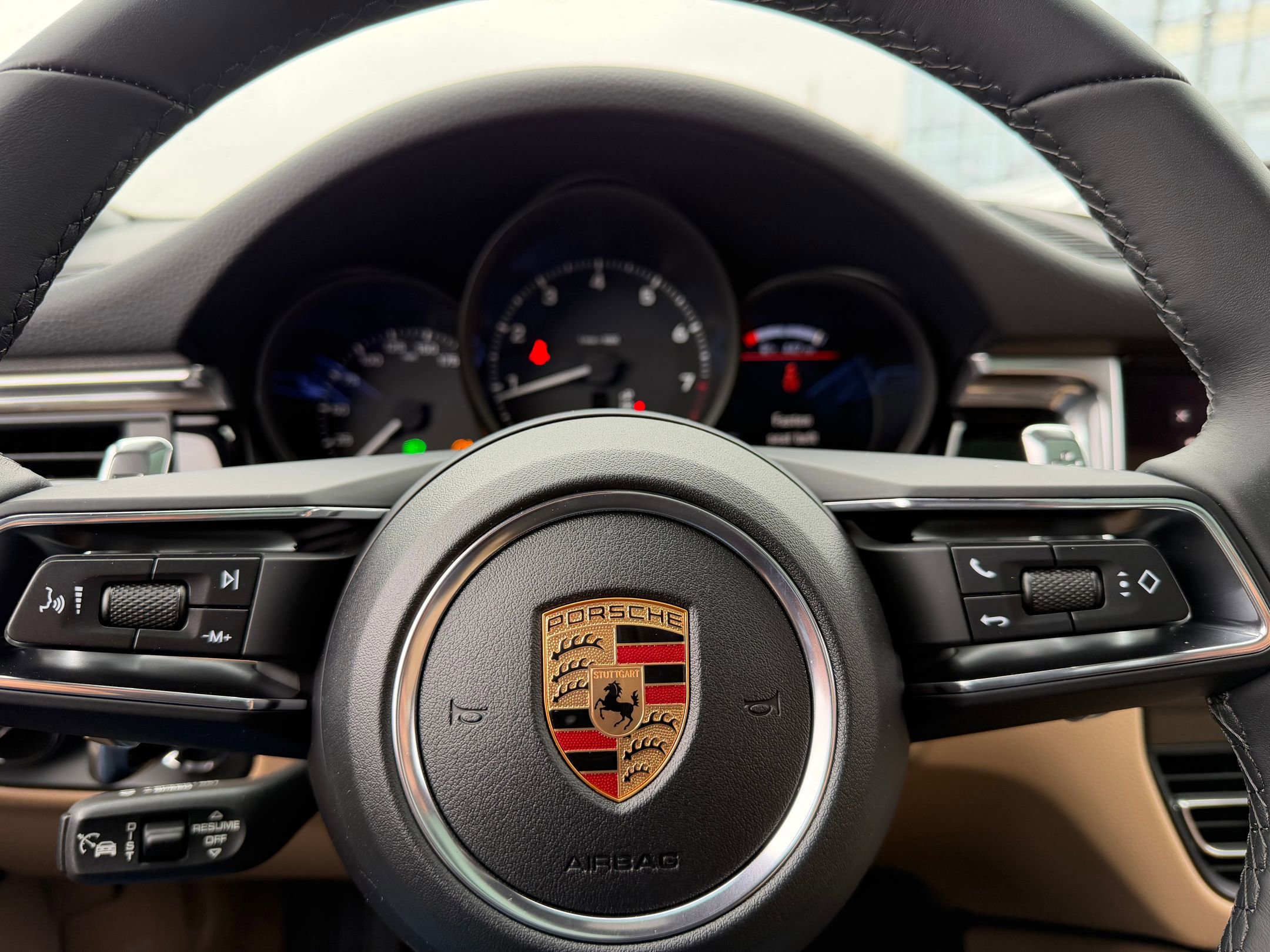 2026 Porsche Macan T - Photo 32
