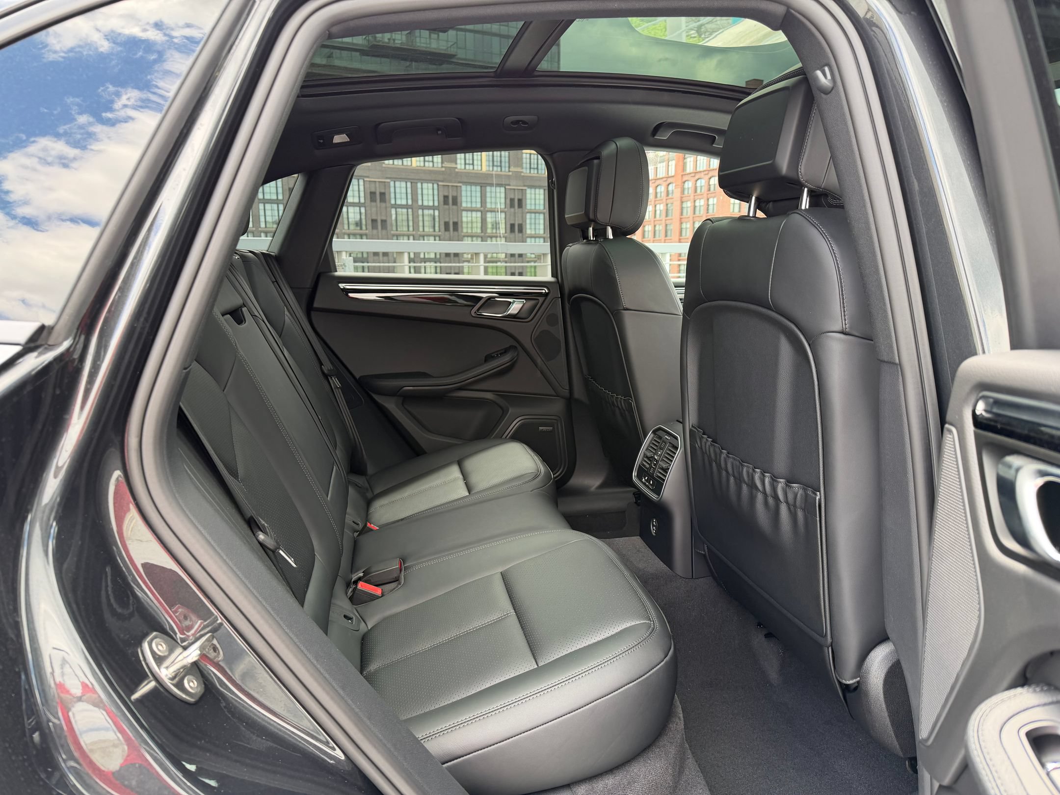 2026 Porsche Macan T - Photo 20