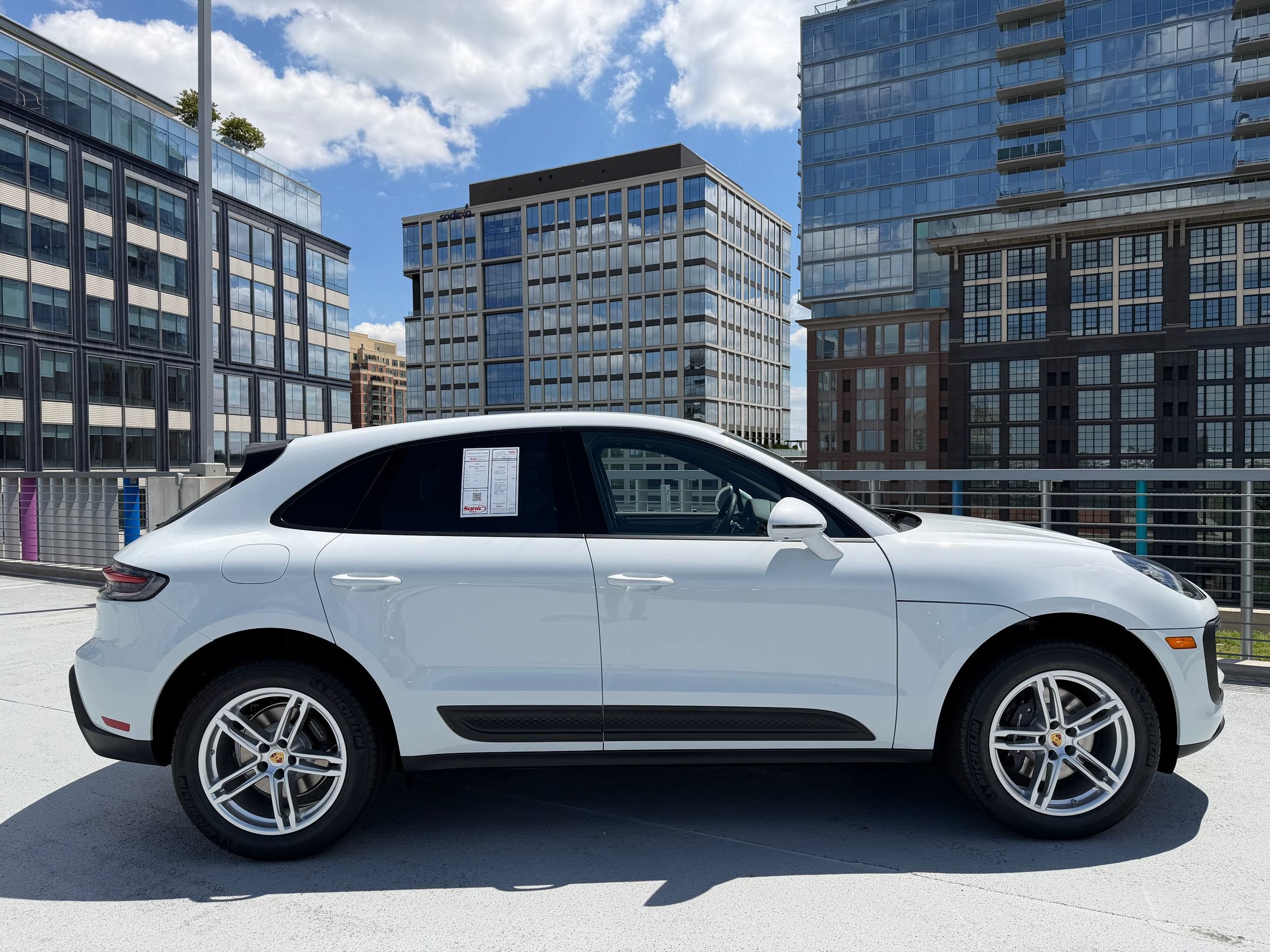 2026 Porsche Macan T - Photo 8