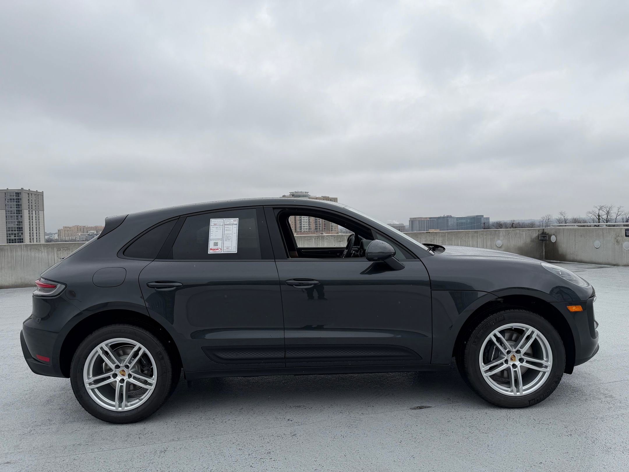 2026 Porsche Macan T - Photo 8