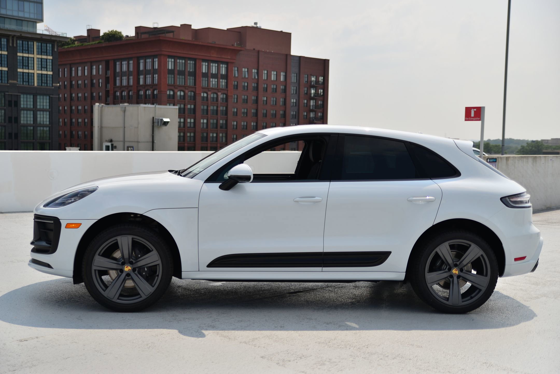 2026 Porsche Macan T photo 2