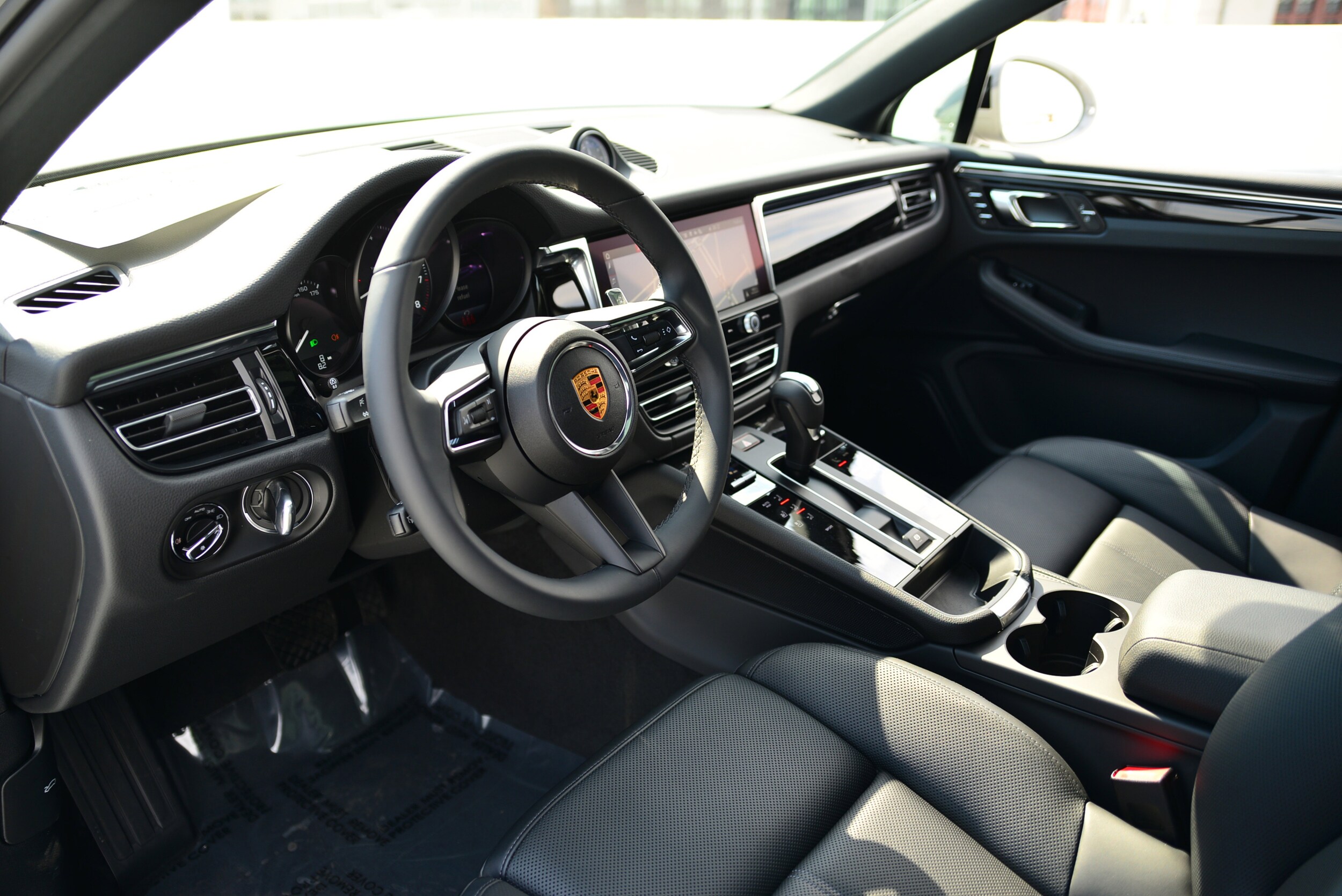 2025 Porsche Macan S photo 4