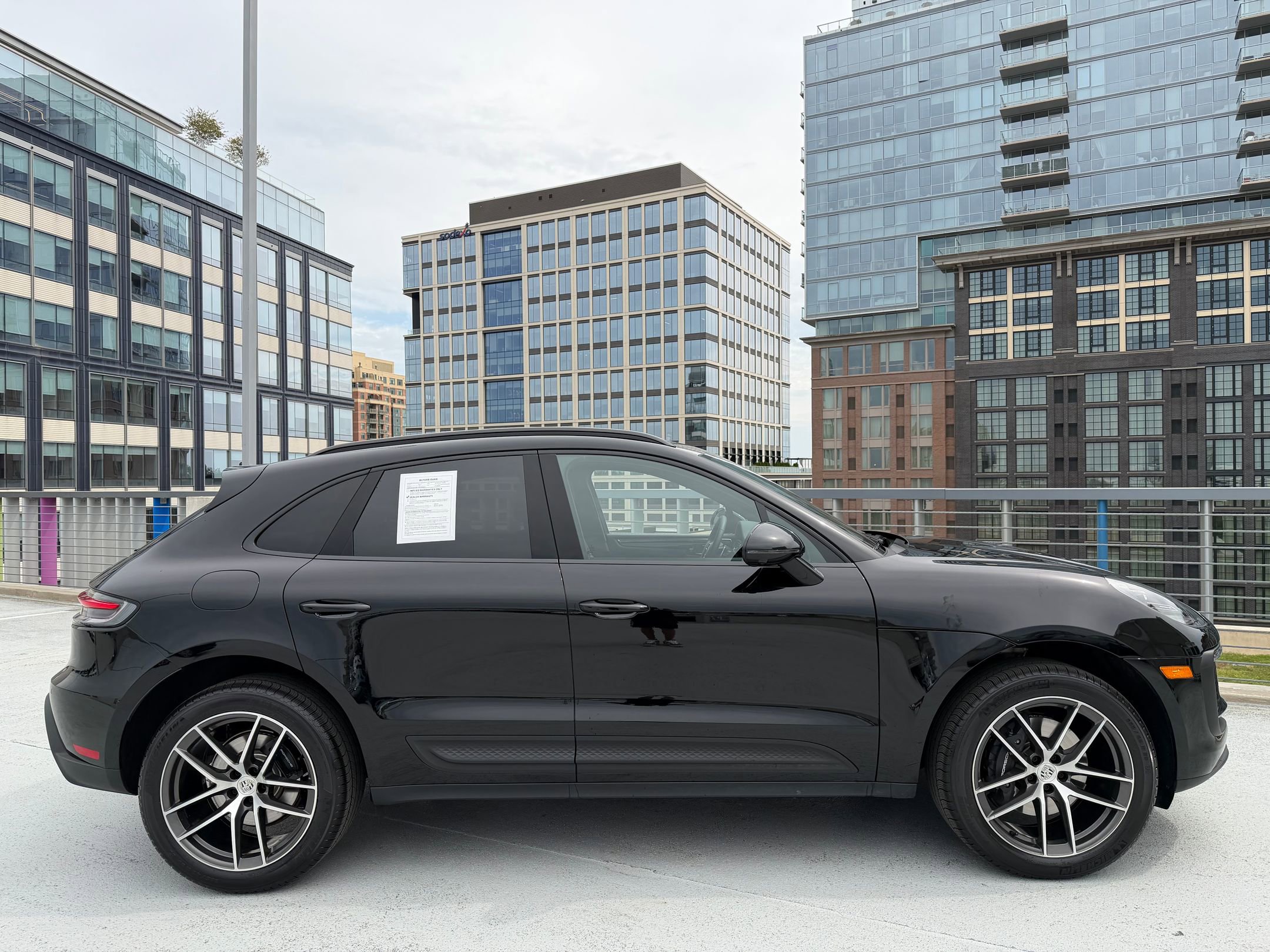2026 Porsche Macan T - Photo 8