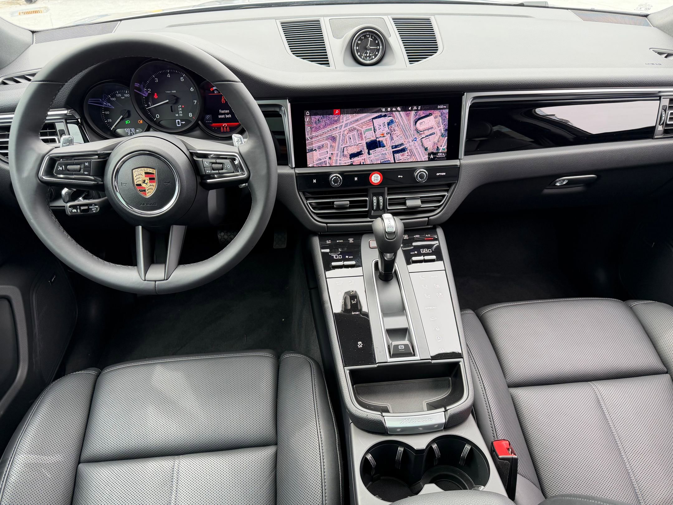 2026 Porsche Macan - Photo 24