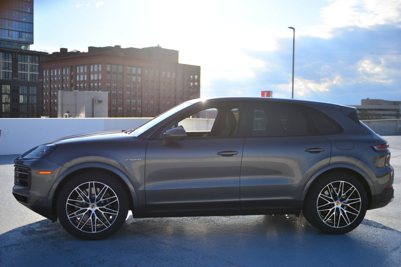 New 2025 Porsche Cayenne in North Bethesda MD | Stock: SDA22332
