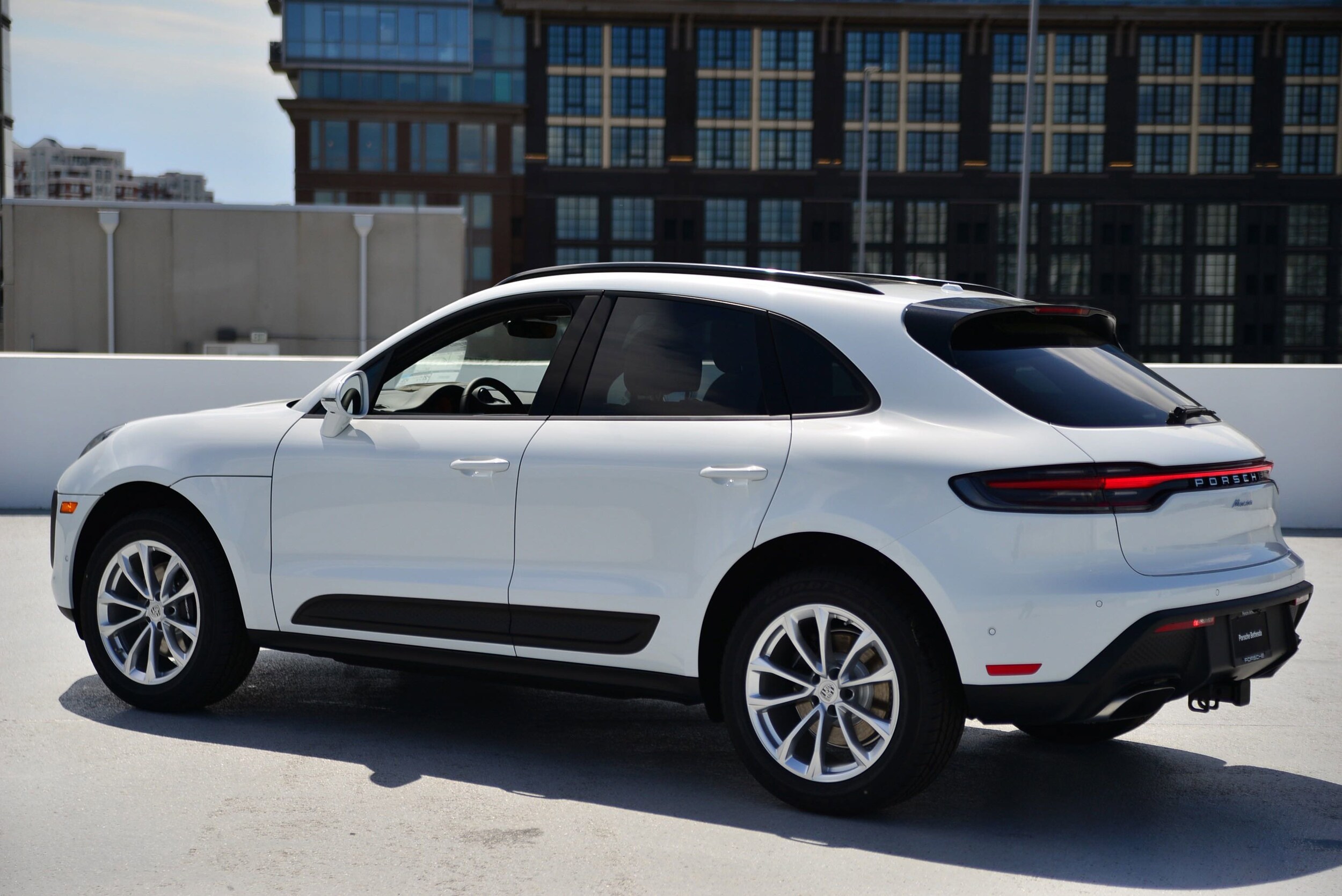 2025 Porsche Macan S photo 3