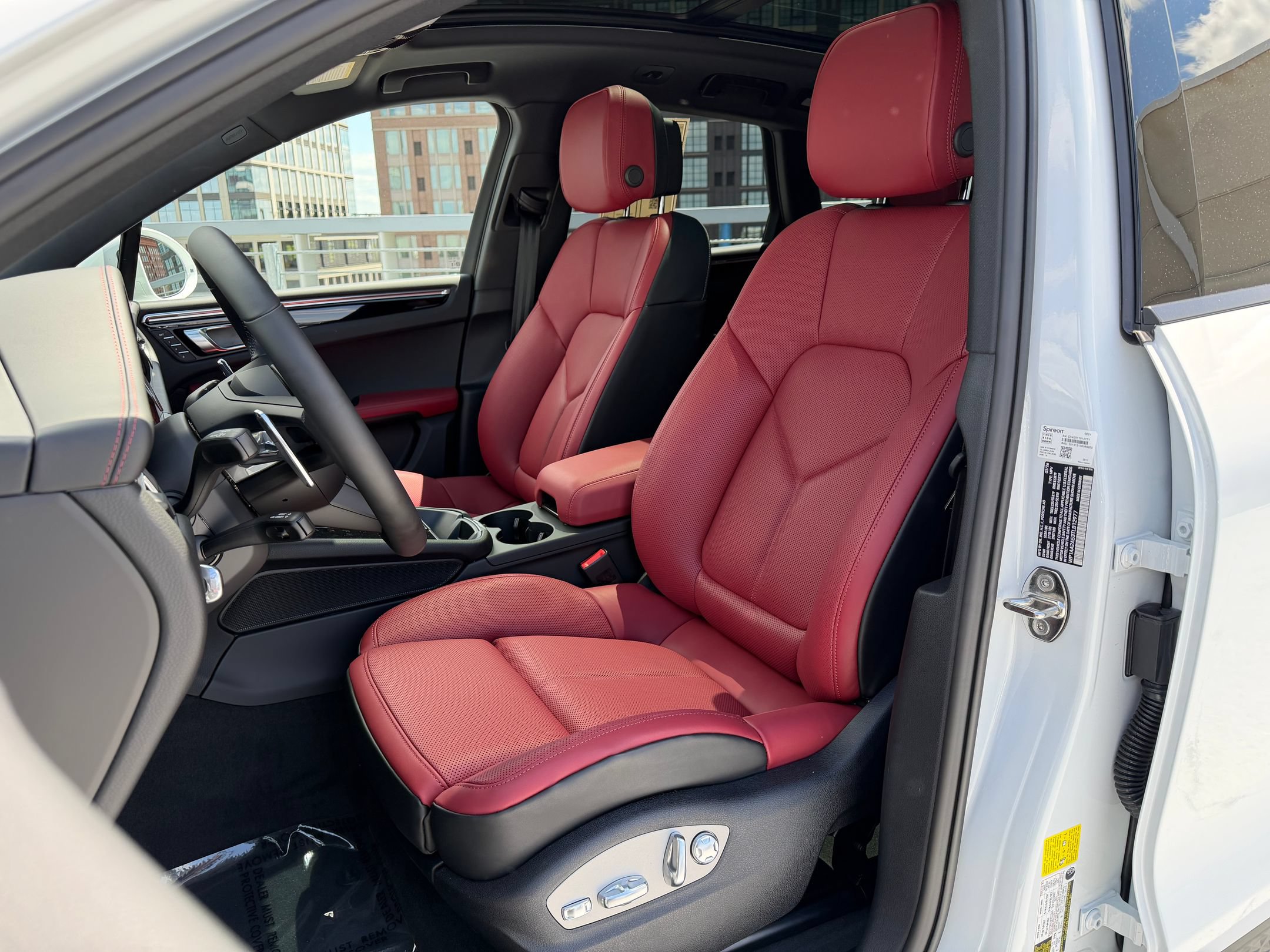 2026 Porsche Macan T - Photo 5