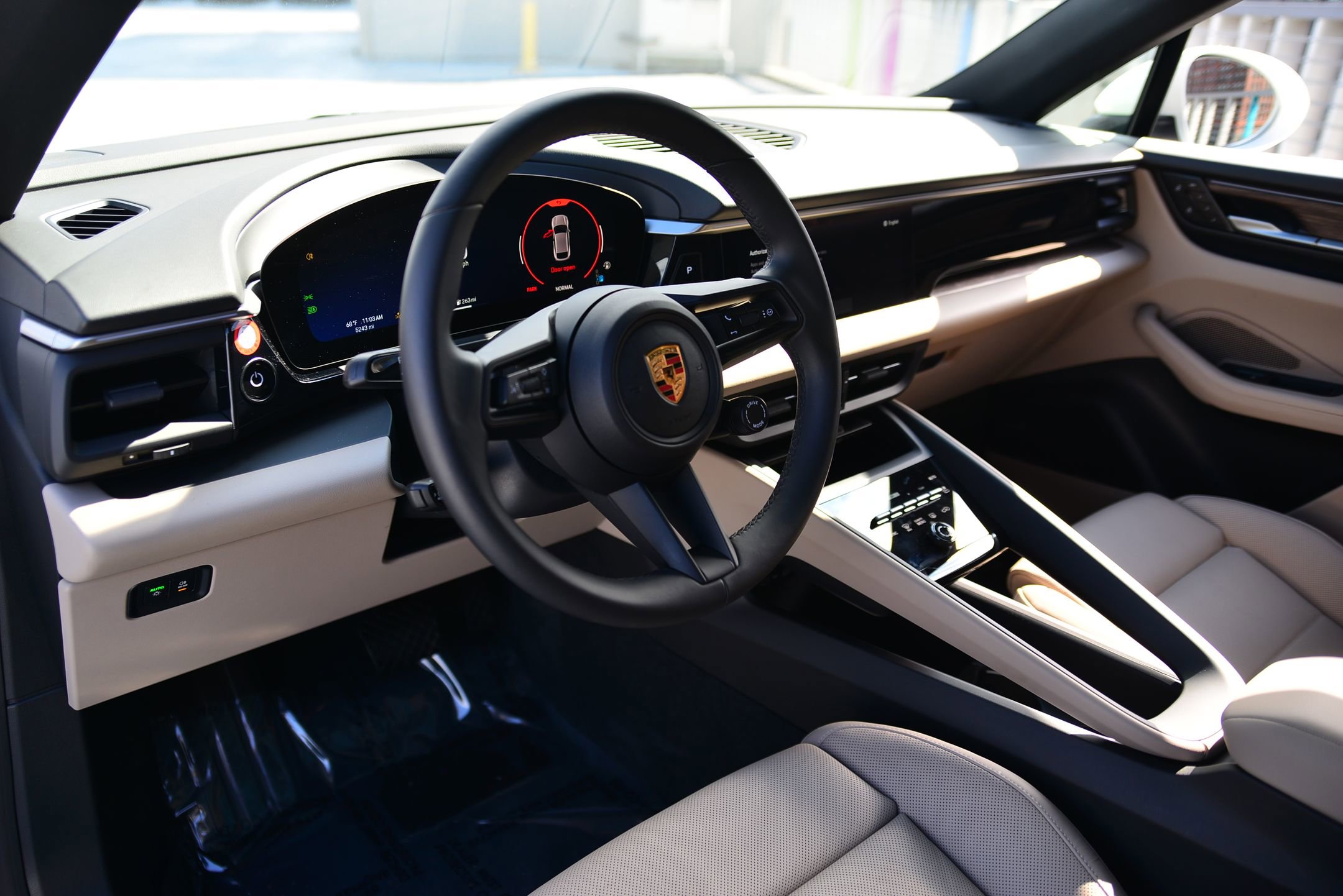 2025 Porsche Macan Electric photo 4