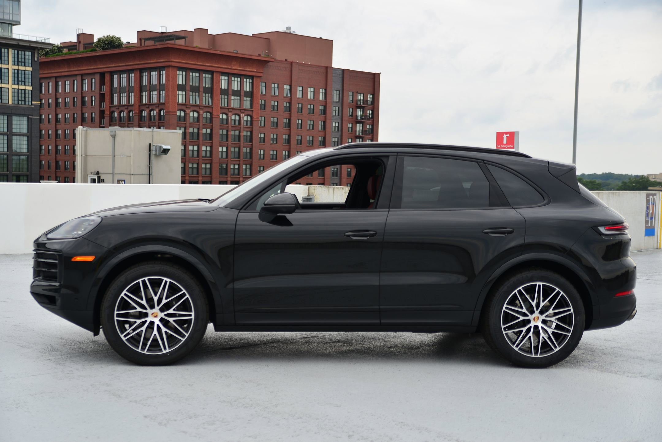 2025 Porsche Cayenne photo 2