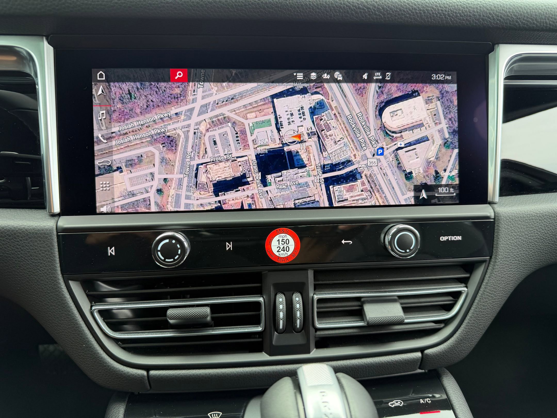 2026 Porsche Macan - Photo 30