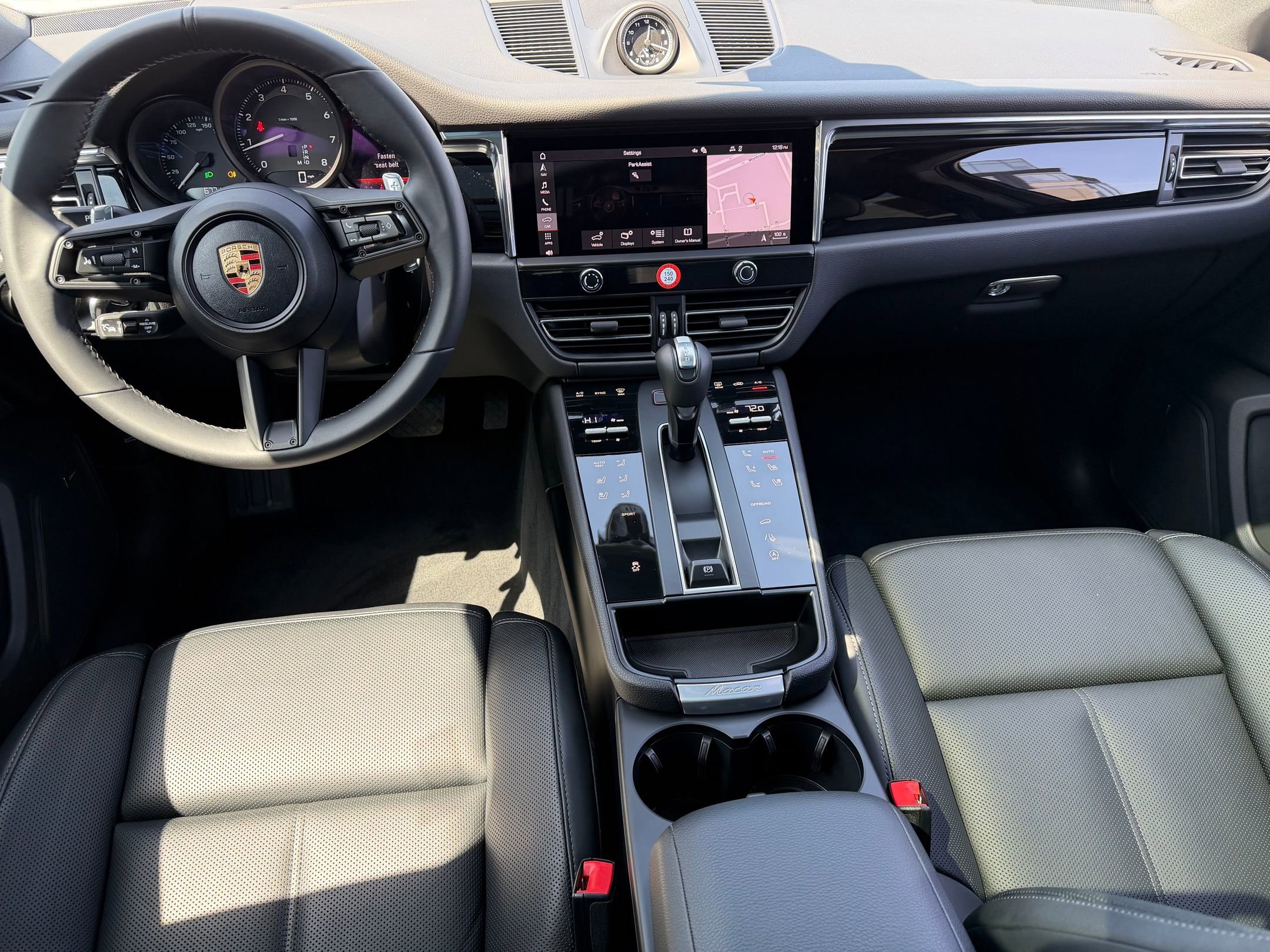 2026 Porsche Macan - Photo 24