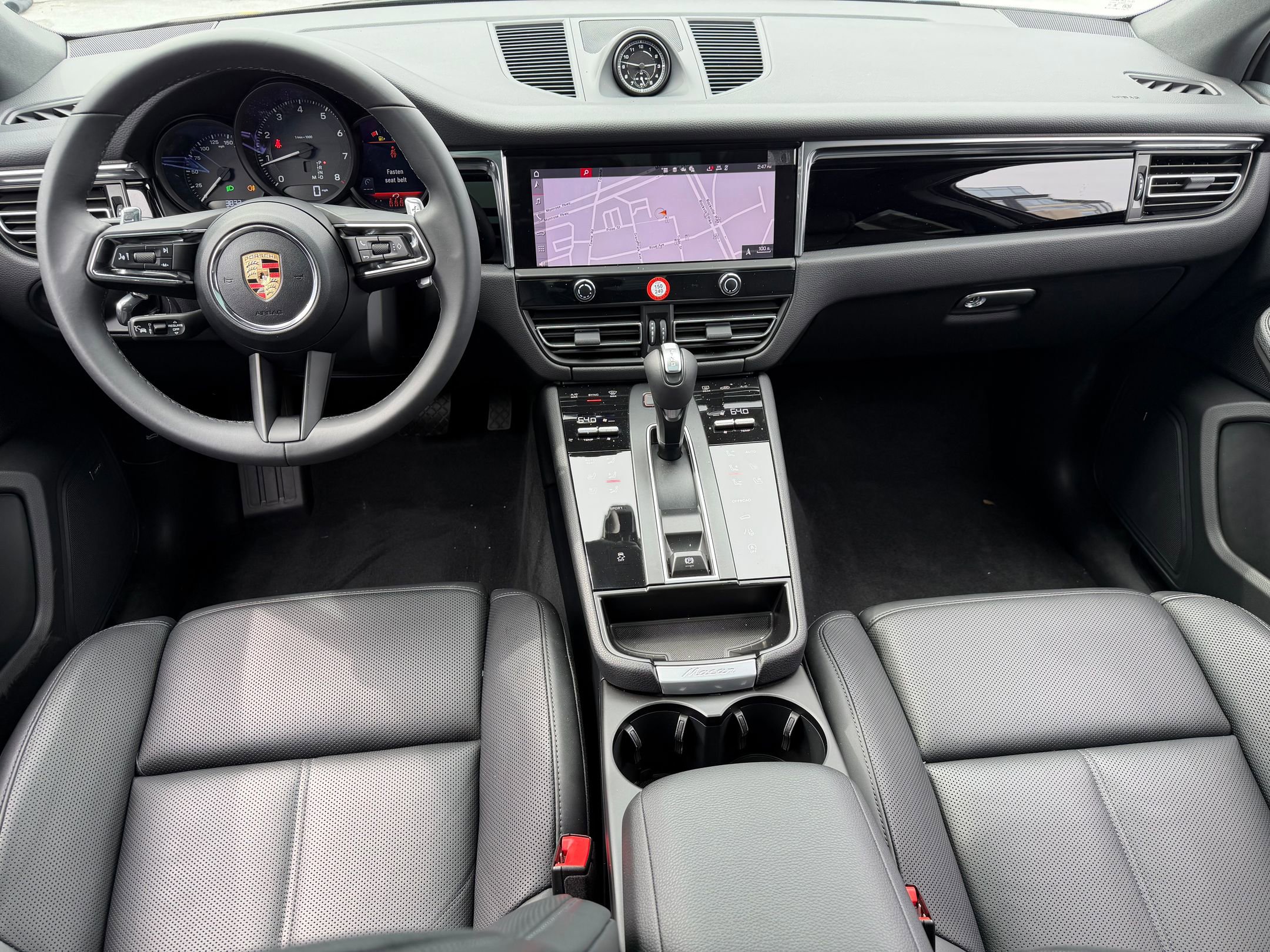 2026 Porsche Macan T - Photo 23