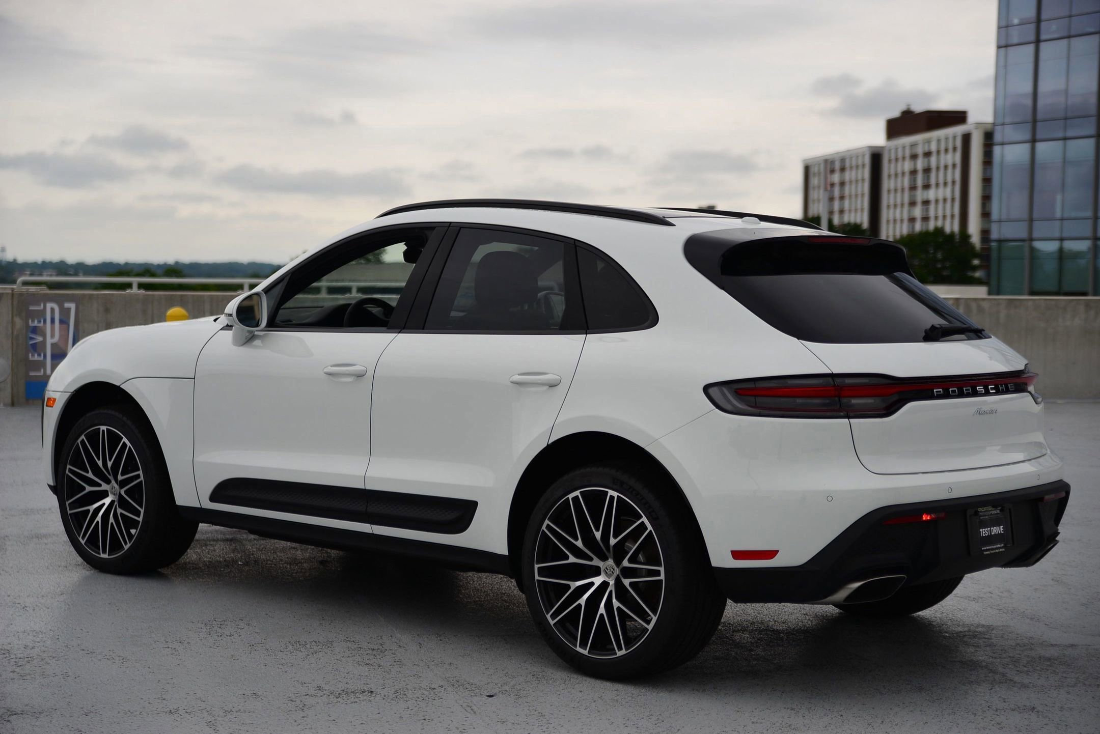 2025 Porsche Macan T photo 3