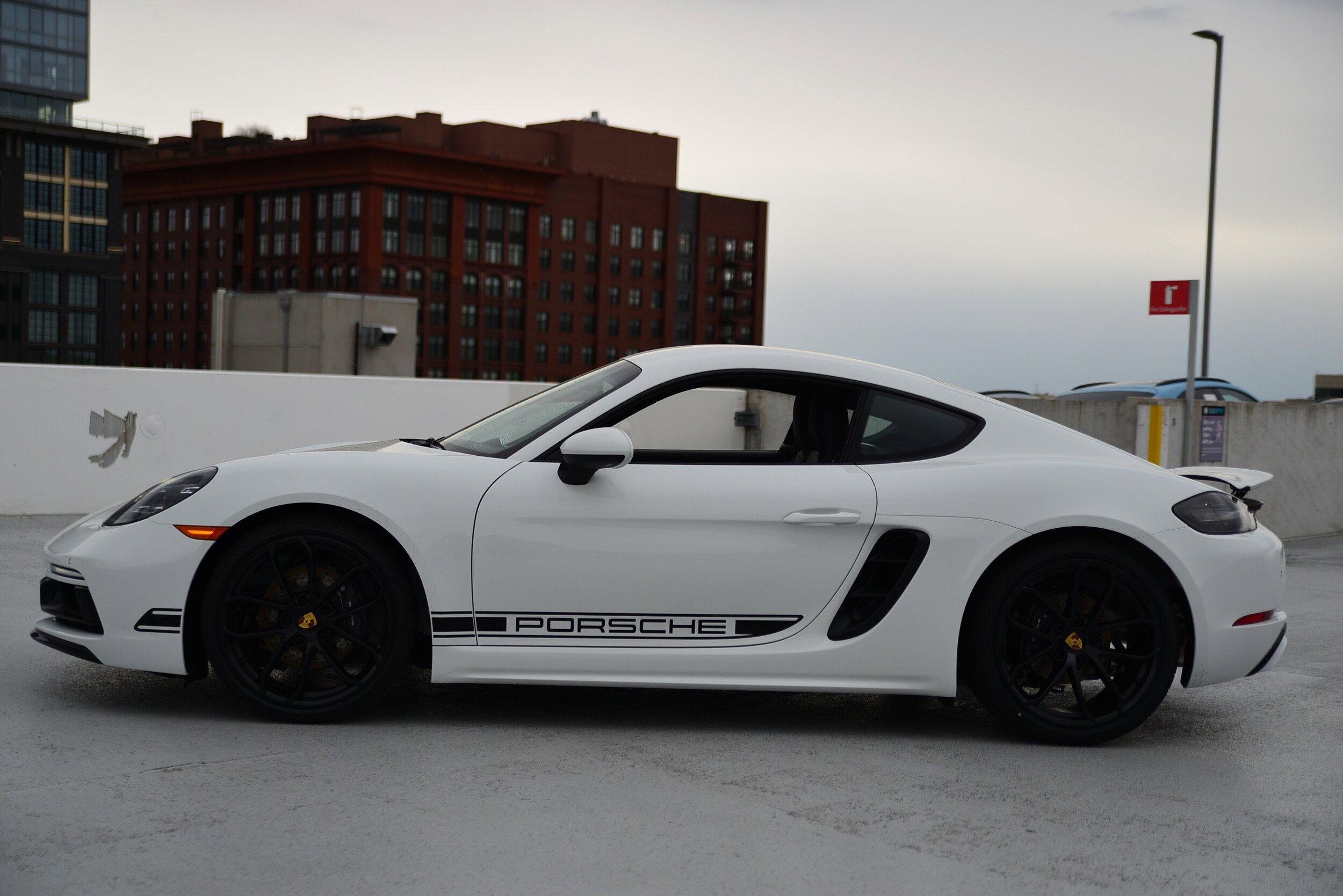 2025 Porsche Cayman Base photo 2