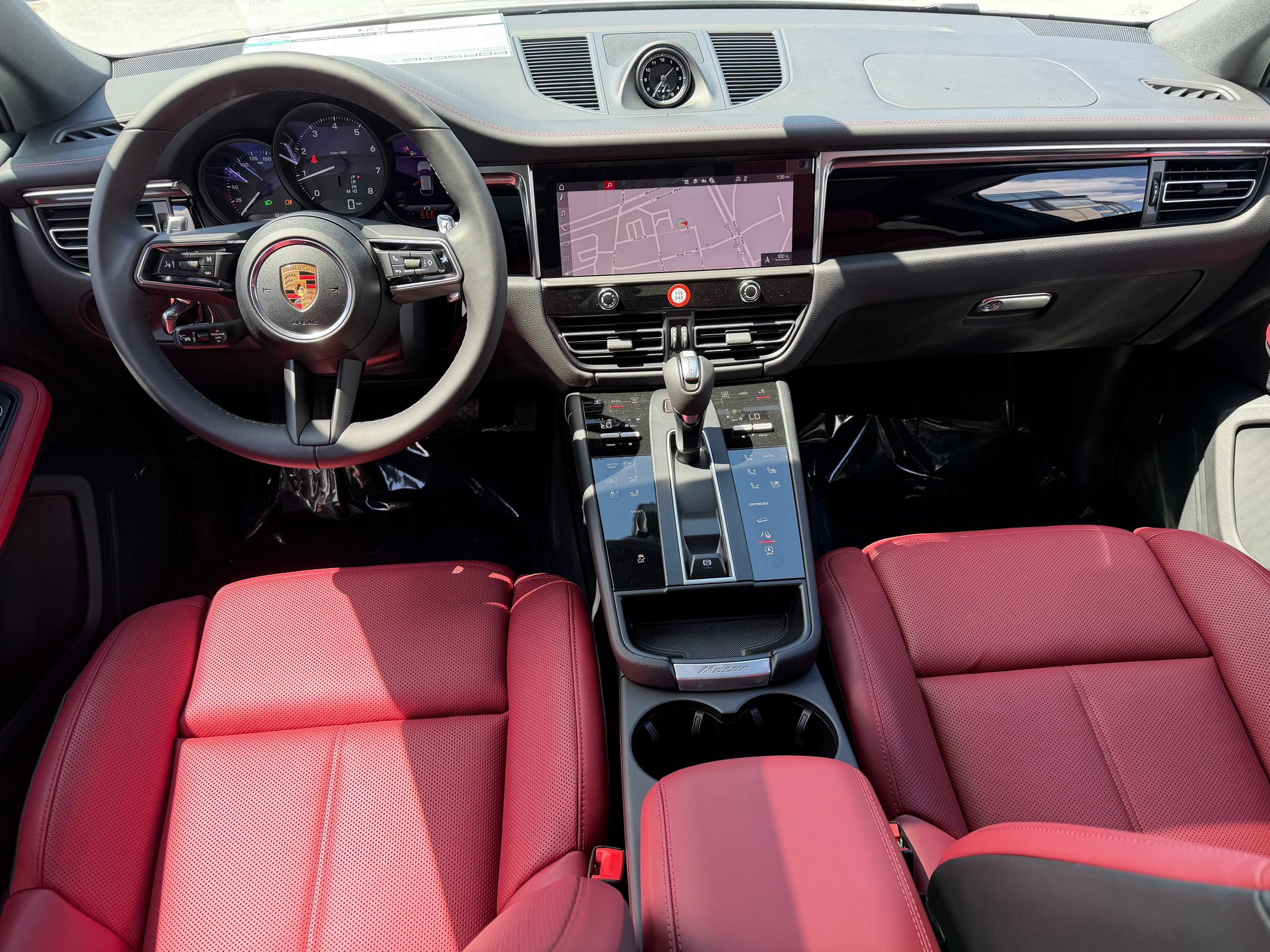 2026 Porsche Macan T - Photo 24
