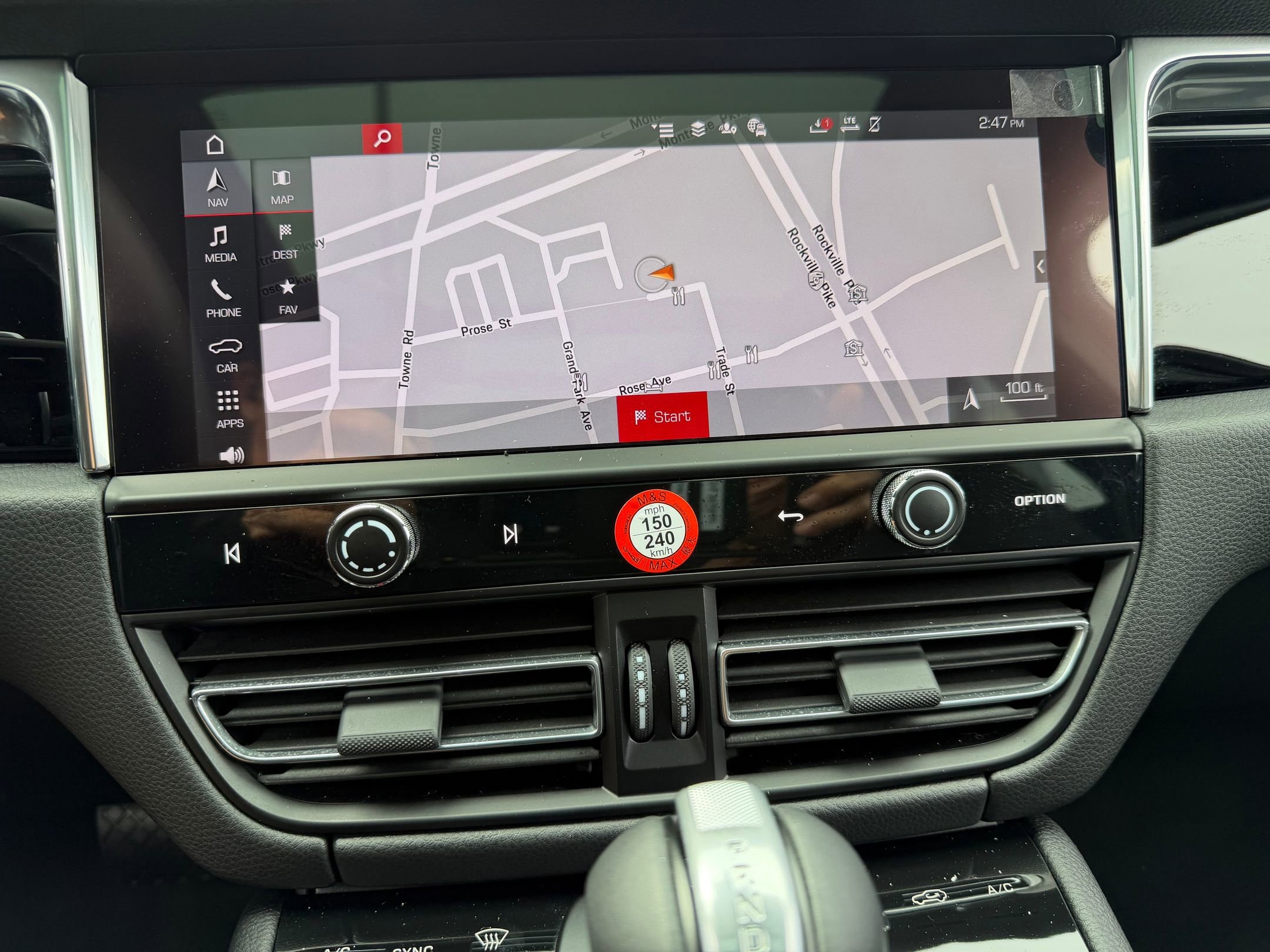 2026 Porsche Macan T - Photo 28