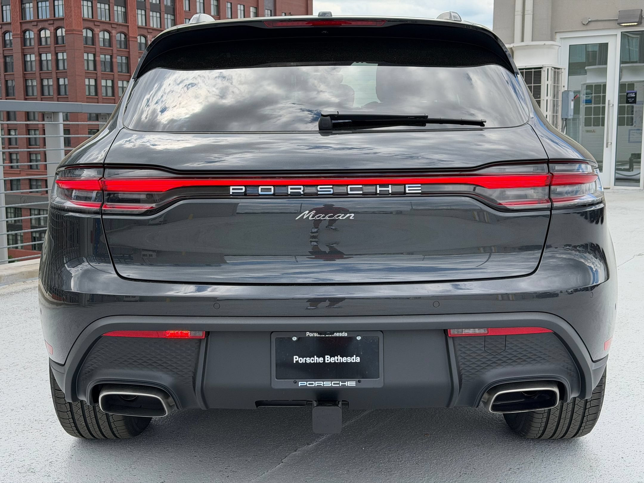 2026 Porsche Macan T - Photo 6